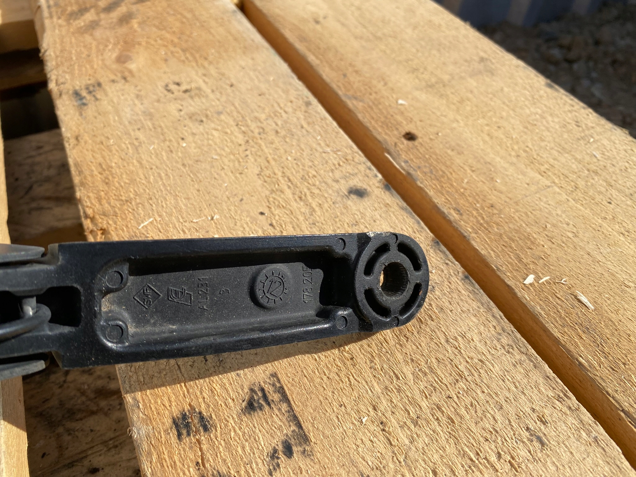 wiper arm right VW PASSAT B7 CC 3C8955410B