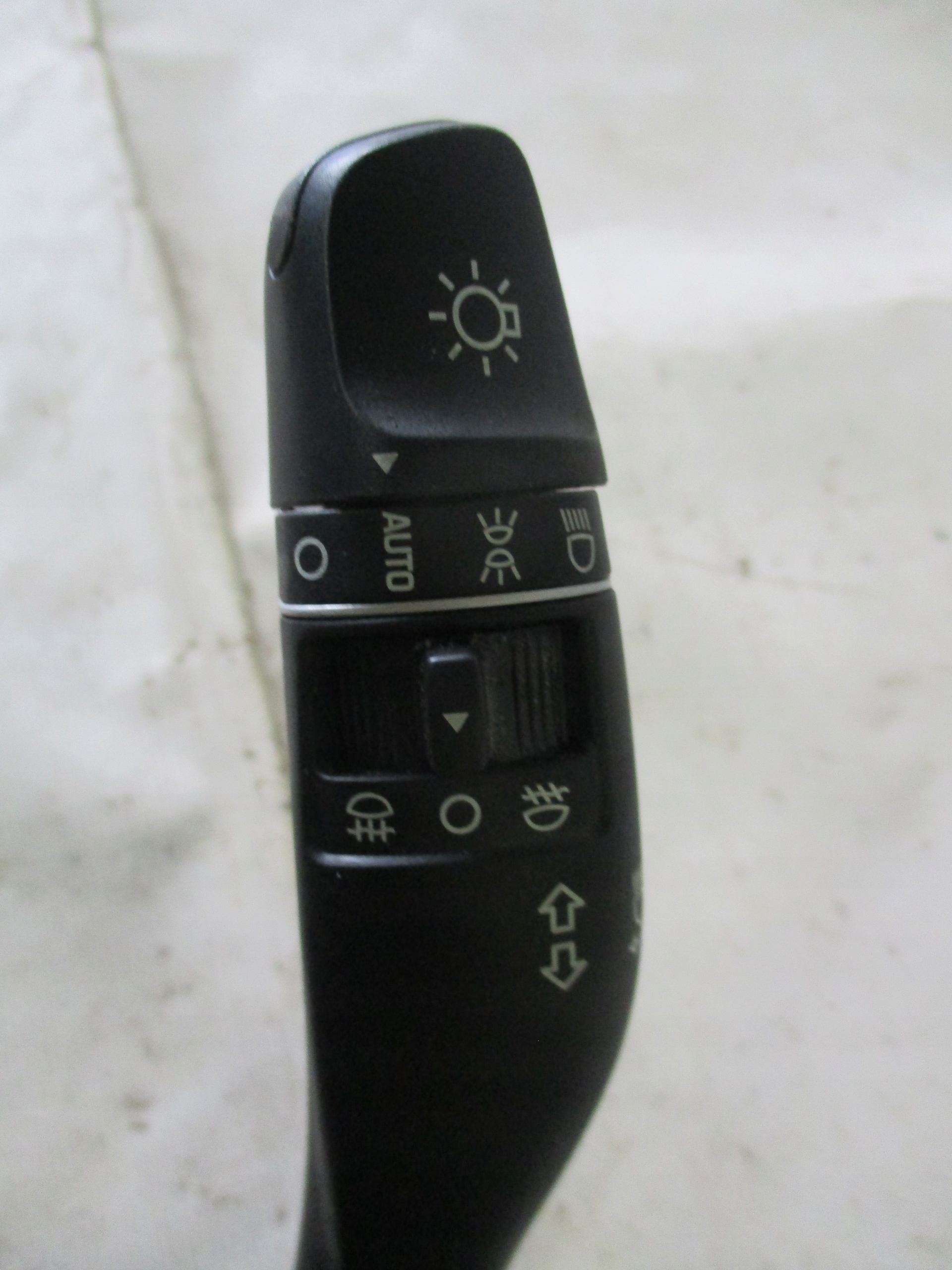 Devio leve volante Hyundai Tucson II 15r- 93403D7962