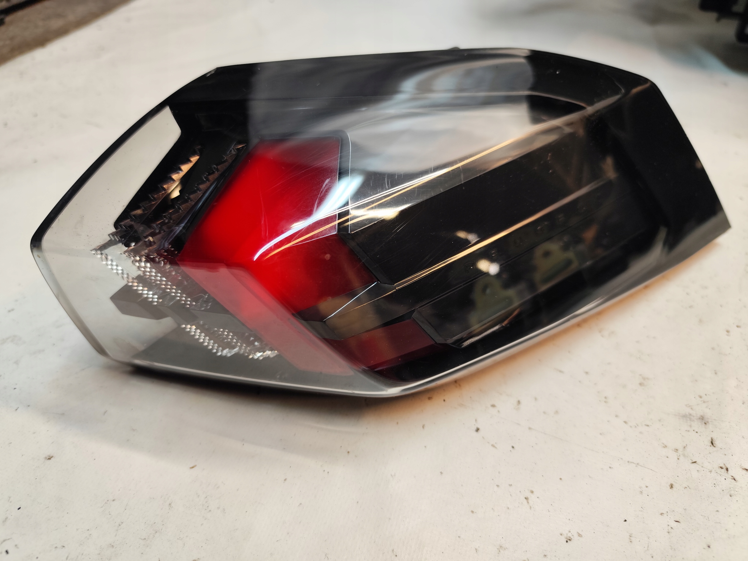 PEUGEOT 2008 II light rear part right