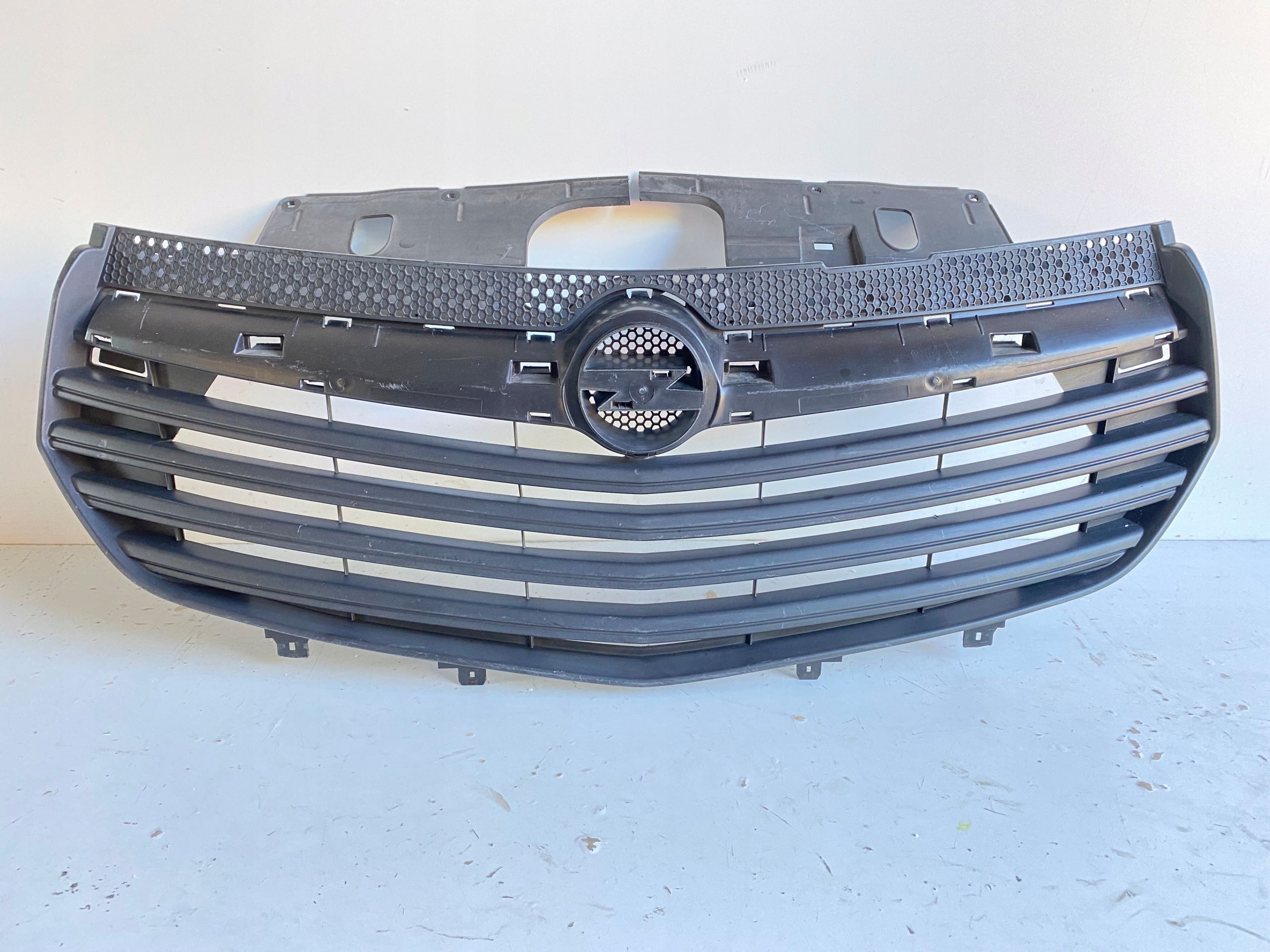 решетка радиатора opel VIVARO b II 2014-