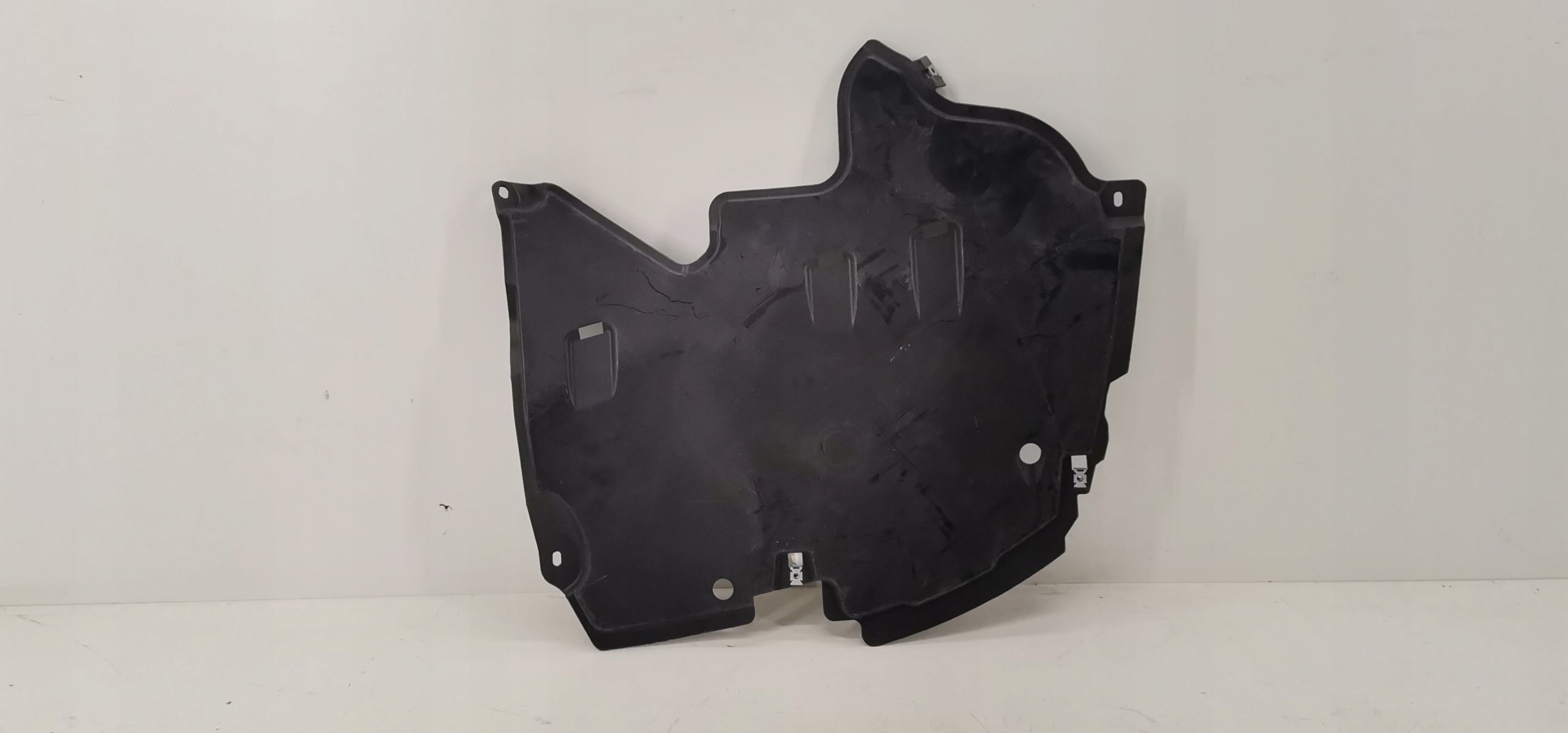 AUDI A4 B9 LIFT 2019- PŁYTA OSŁONA PODWOZIA 8W0825217D Producent części Audi OE