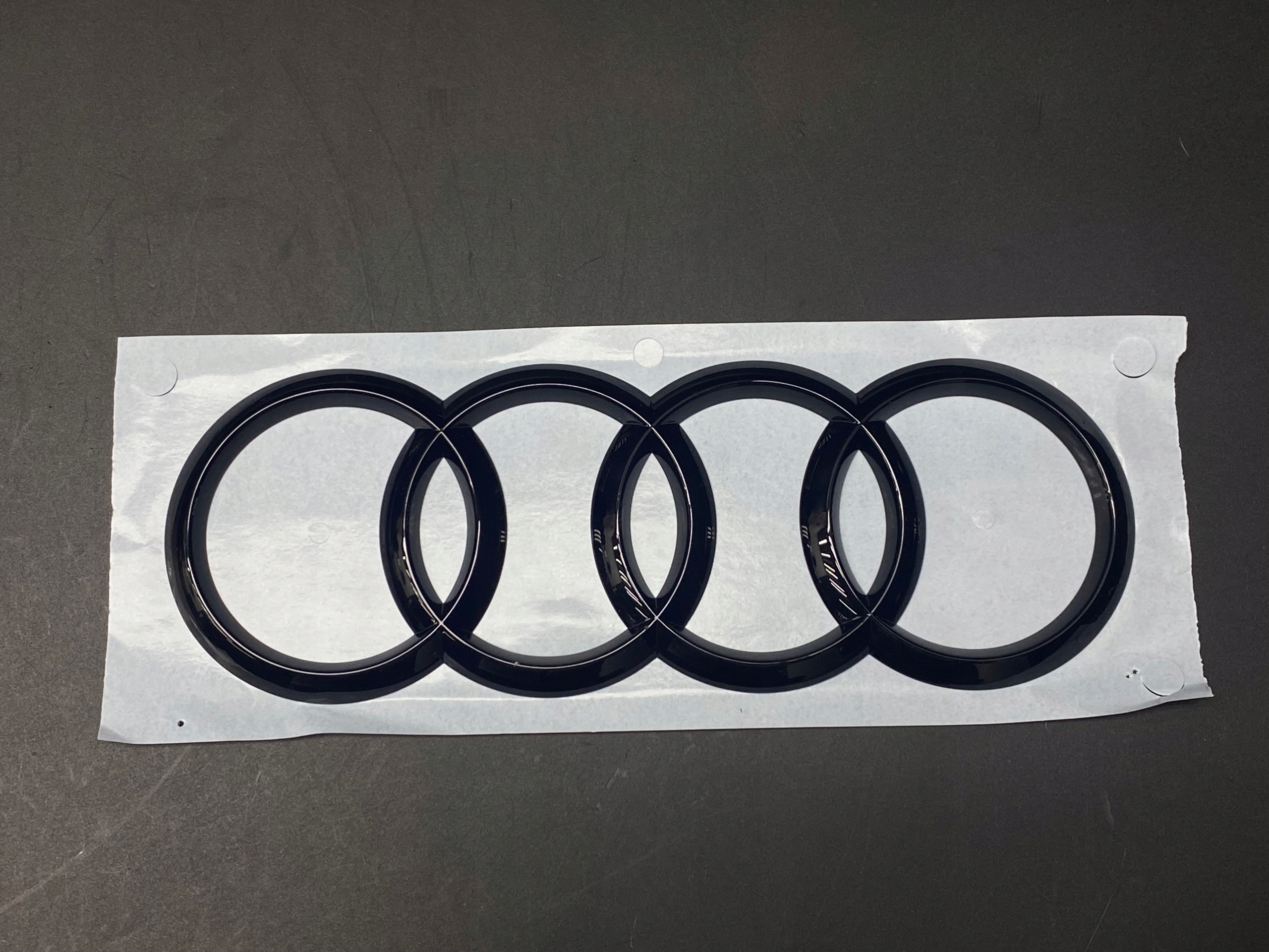 Znaczek tylny czarny AUDI Q2 TT R8 8V0853742B