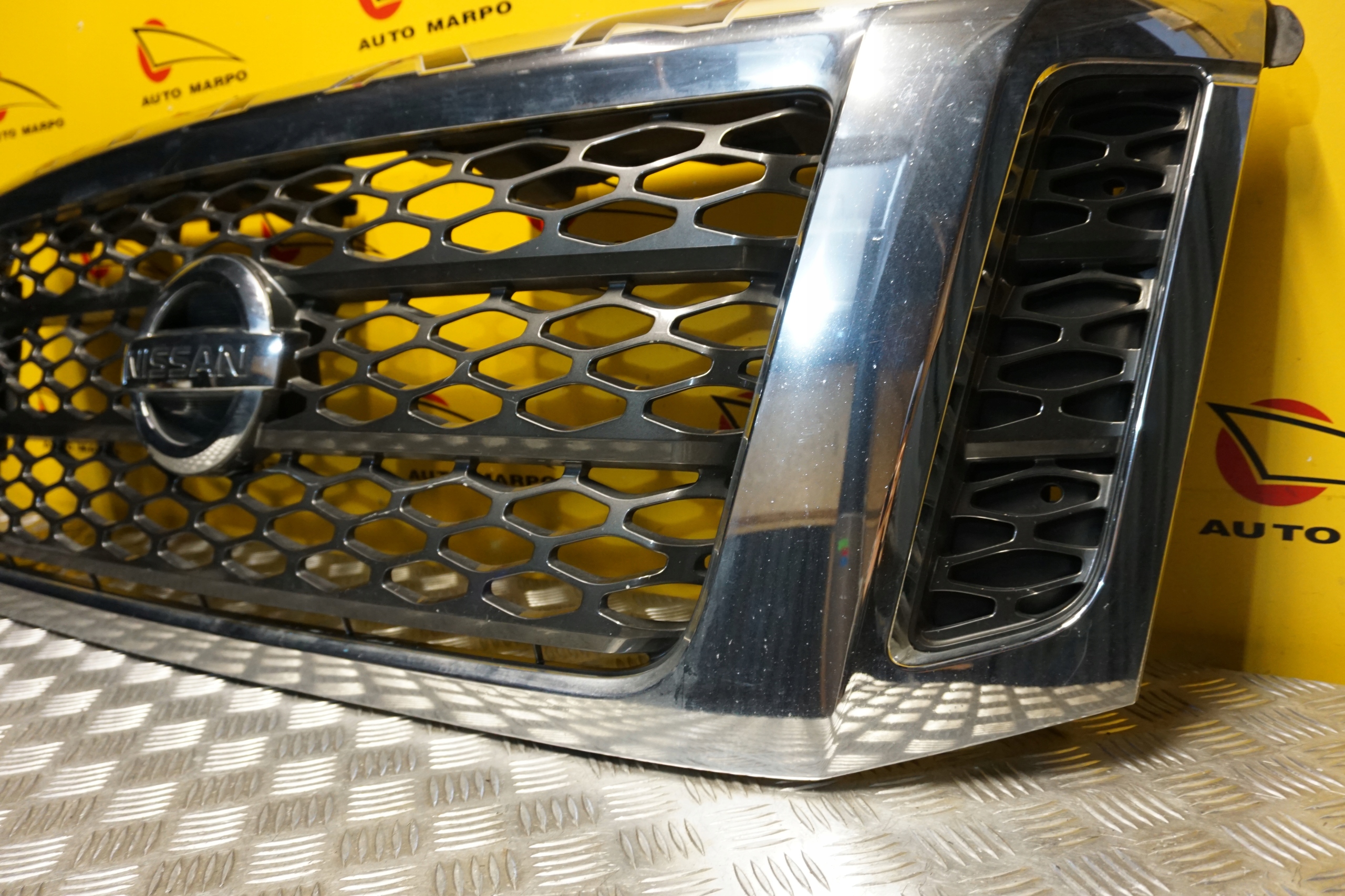 NISSAN TITAN XD 2016 - 2019 Atrapa Przód Grill Chrom Strona zabudowy przód