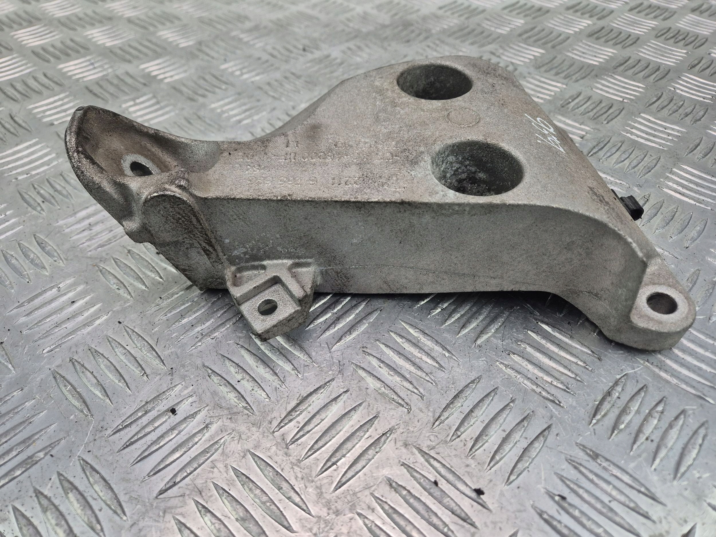 engine mount BMW 5 528i F10 F11 6785695 N20B20A