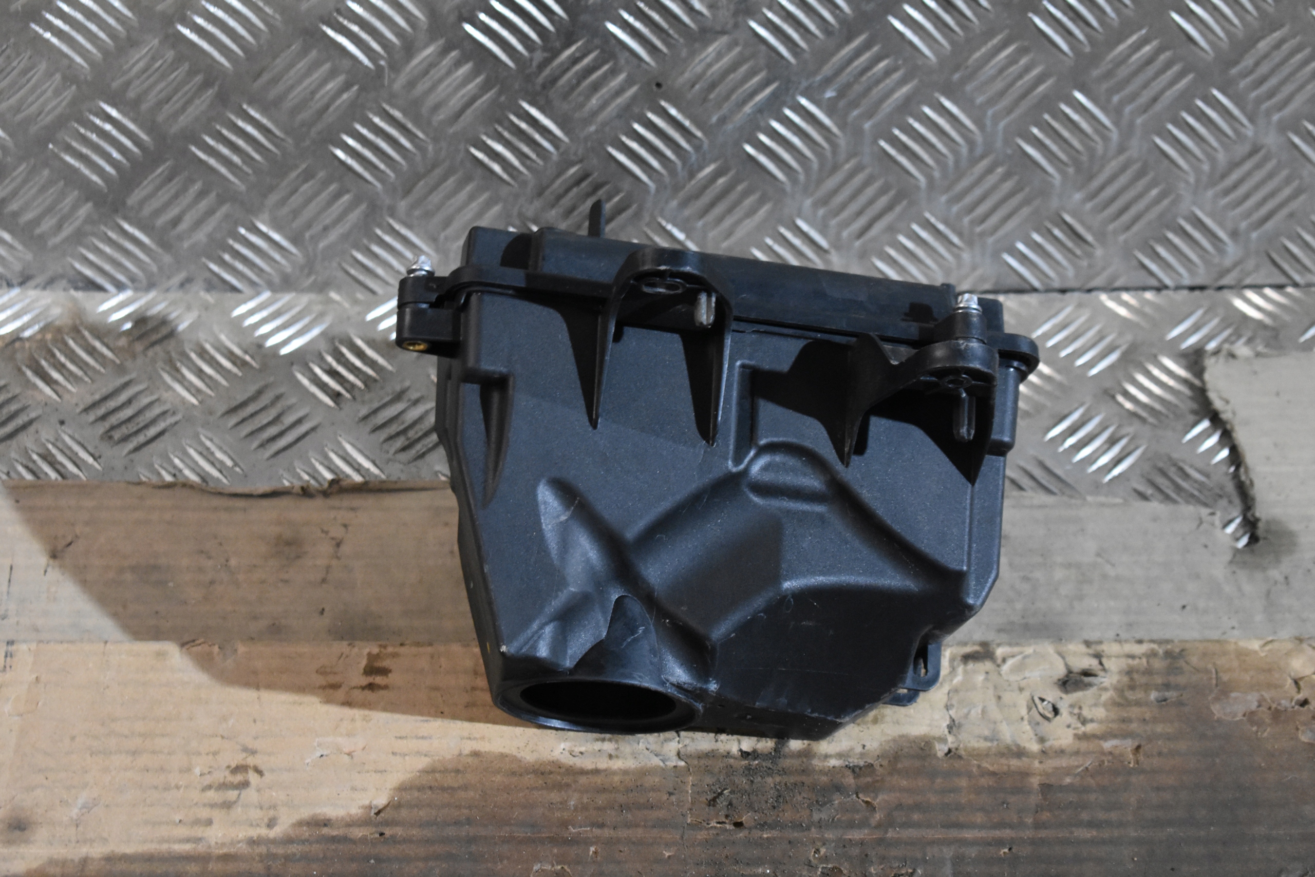 IDEALNA OBUDOWA SKRZYNKA BEZPIECZNIKÓW MERCEDES W223 1 Producent części Mercedes-Benz OE