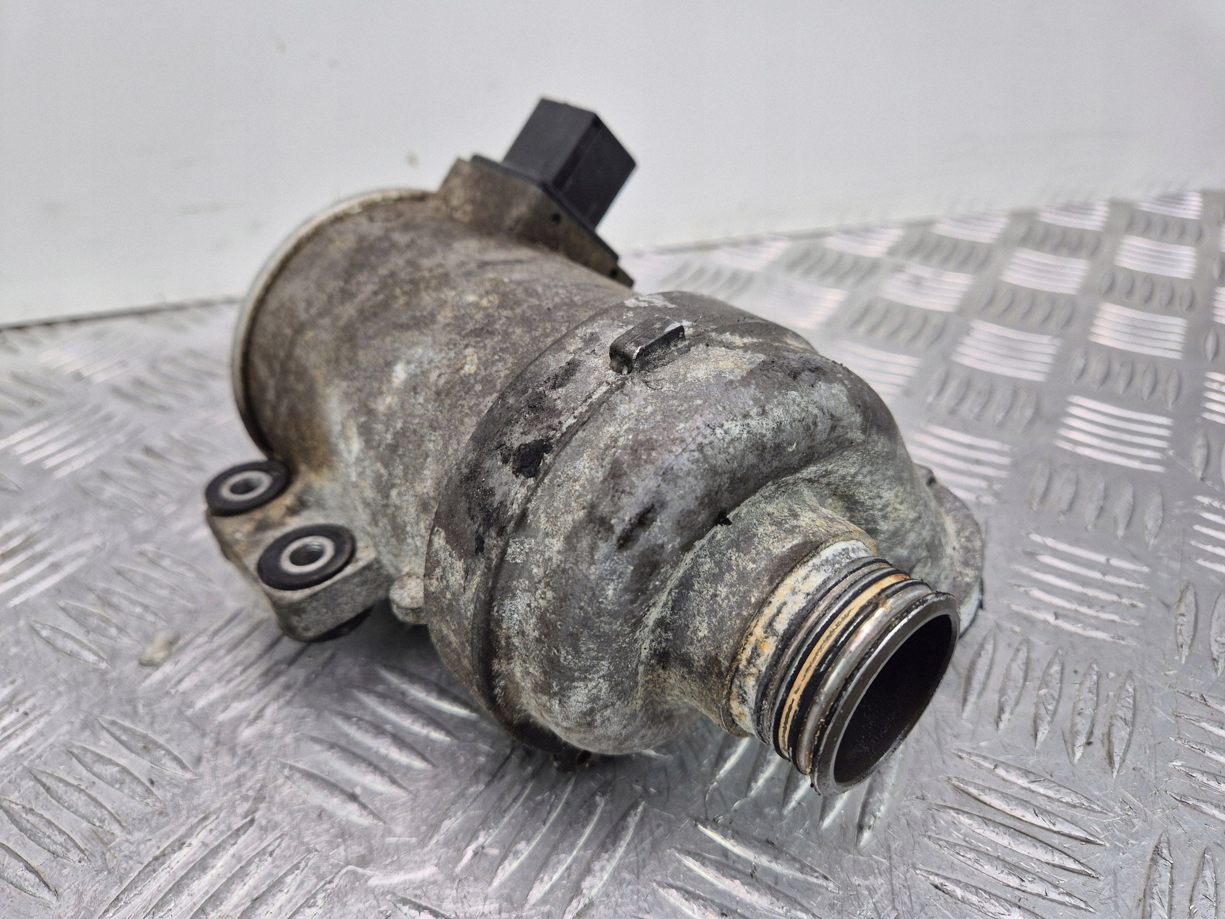 BMW X1 E84 28i water pump 7604027 N20B20A