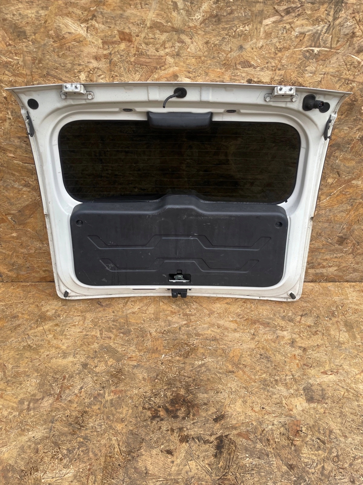 complete trunk door boot rear part Kia Soul and biala rdza