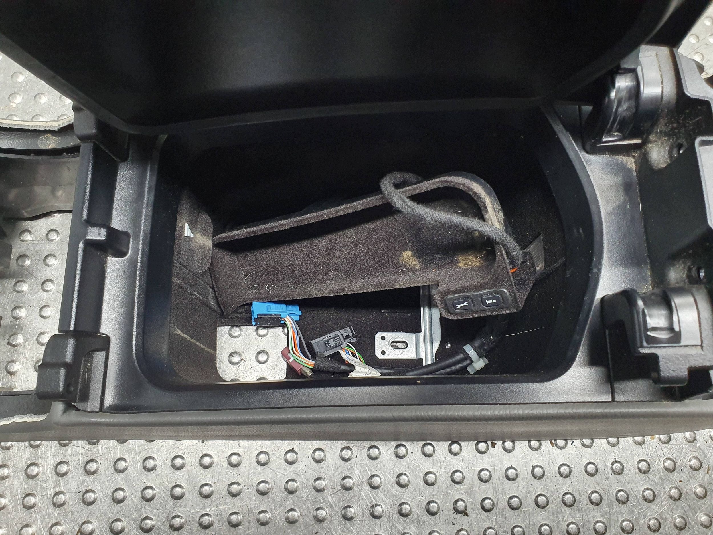 TUNEL central armrest A21986801350 MERCEDES CLS W219