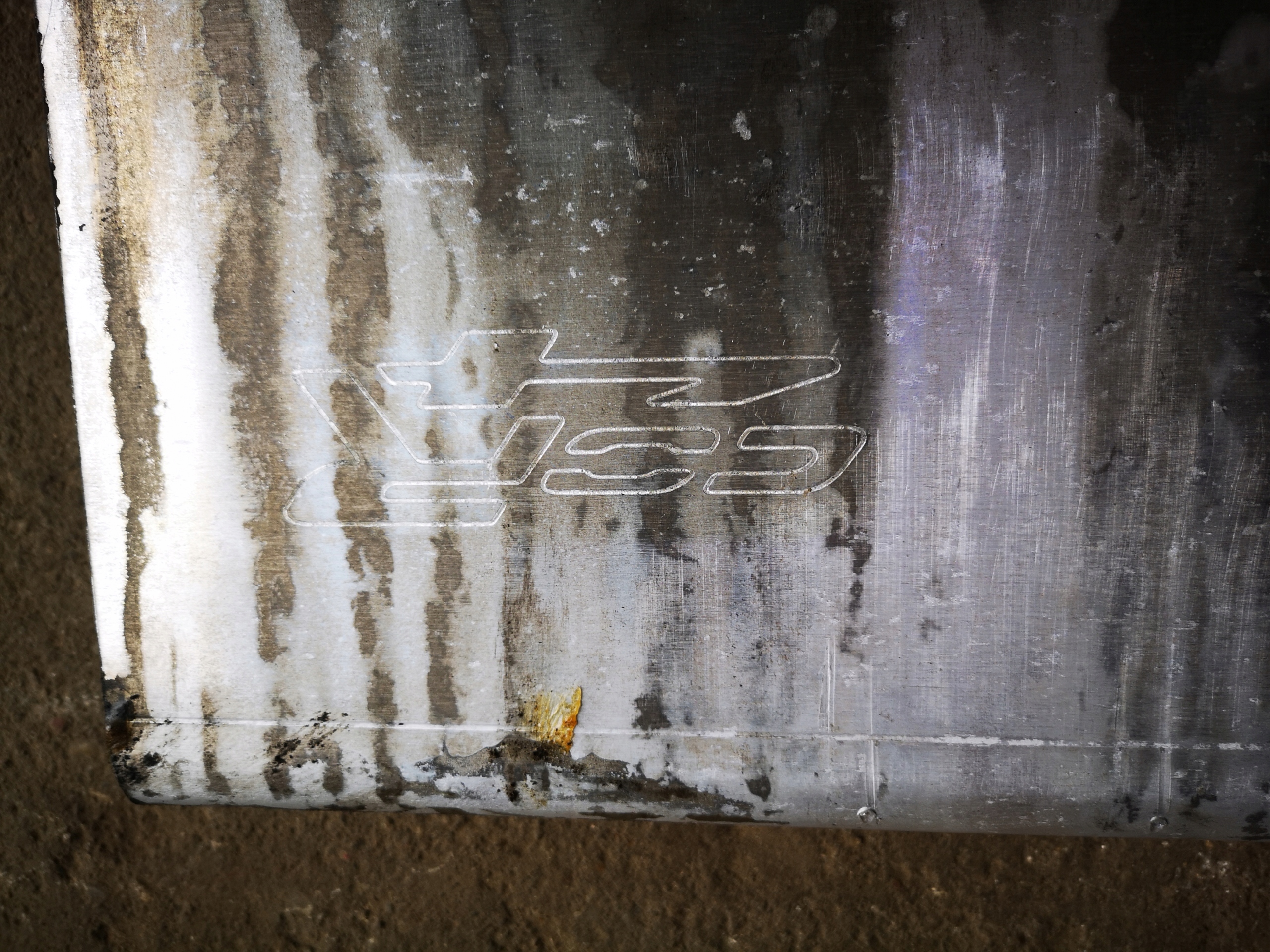 DEFENDER 110 КРЫШКА ТОПЛИВНОГО БАКА