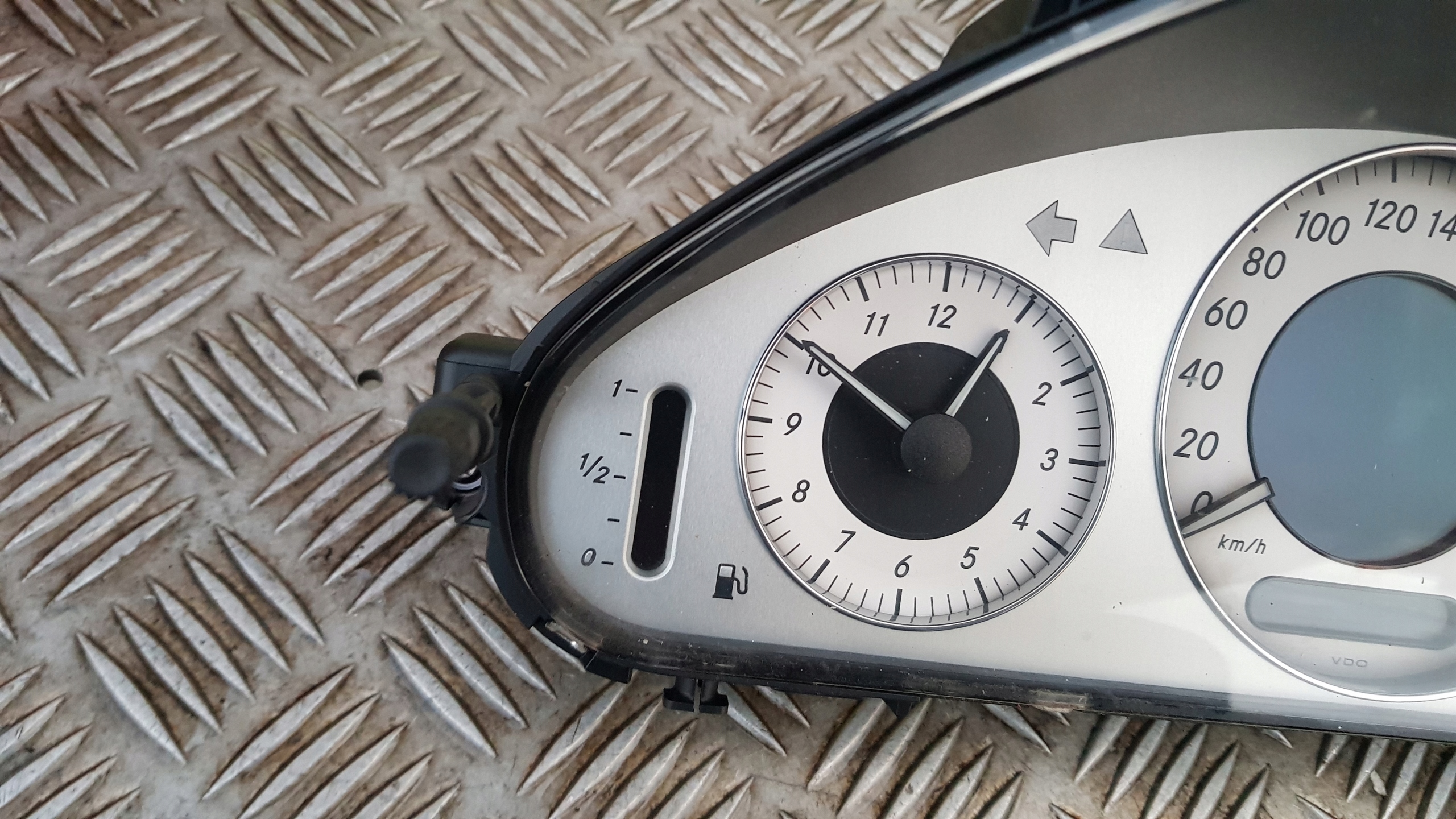 MERCEDES W211 dials clock 2.2 cdi A2115405711
