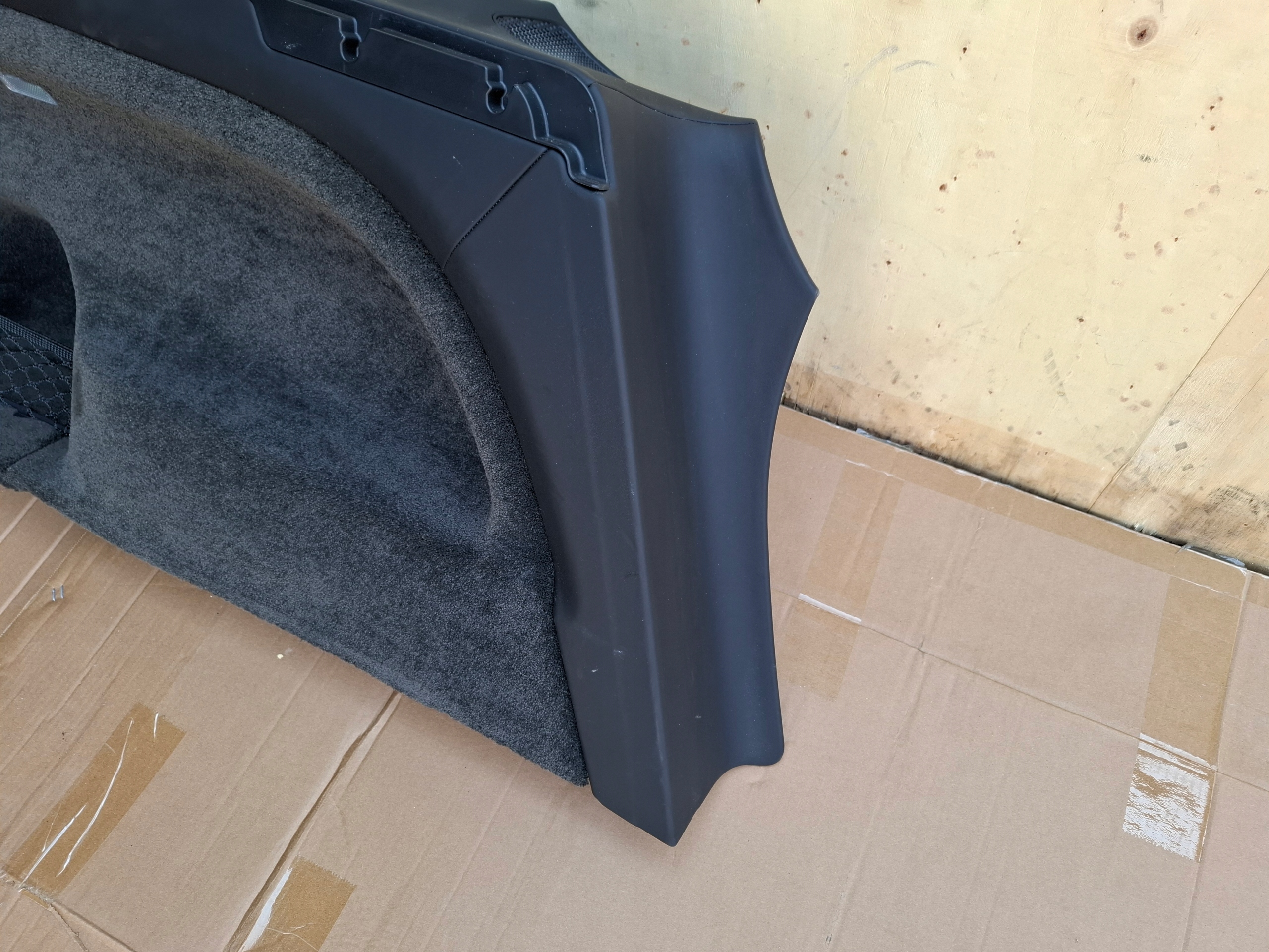 boot upholstery left BENTLEY BENTAYGA 17r