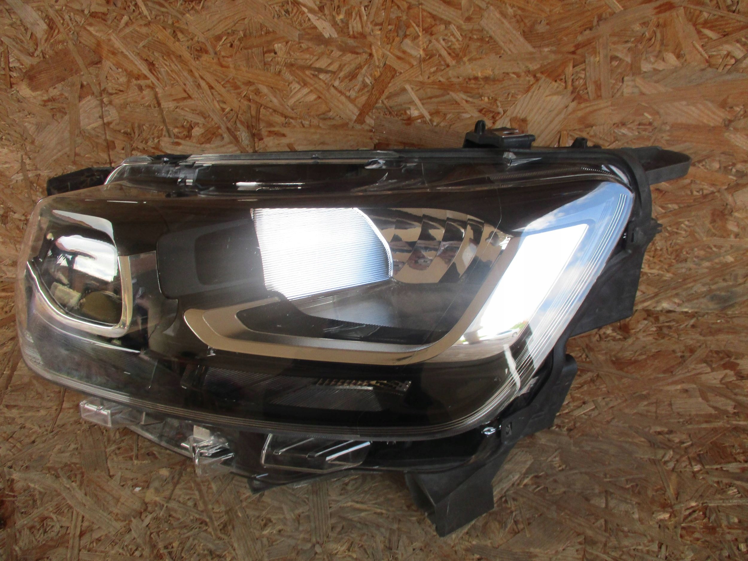 light front front left TOYOTA PROACE CITY 19