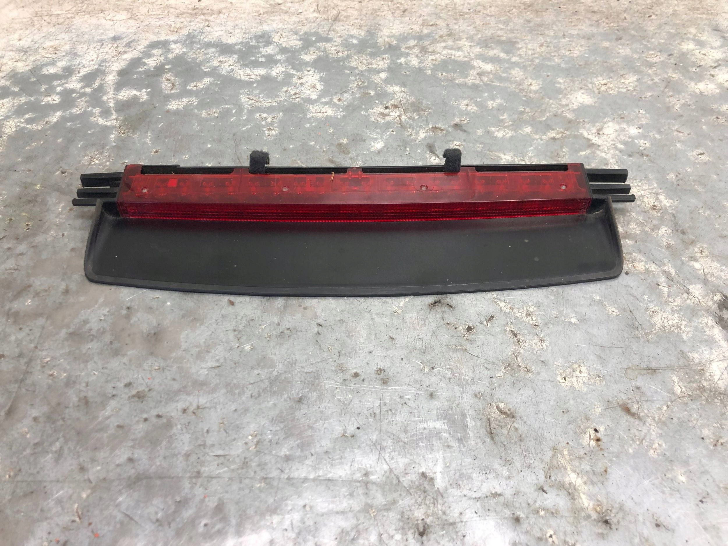 TRZECIE light STOP AUDI A6 C6 sedan 4F5945097