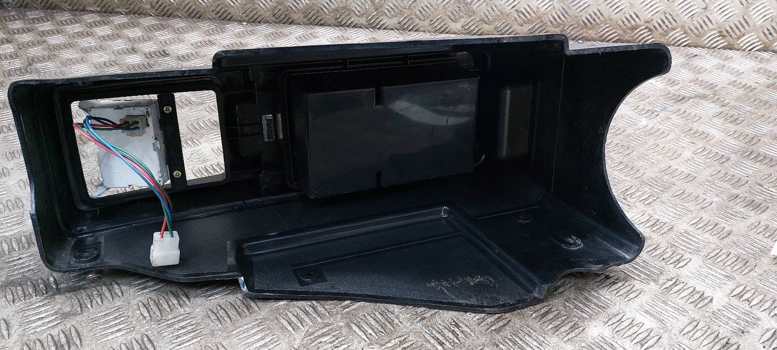 TUNEL central + clock ISUZU TROOPER and
