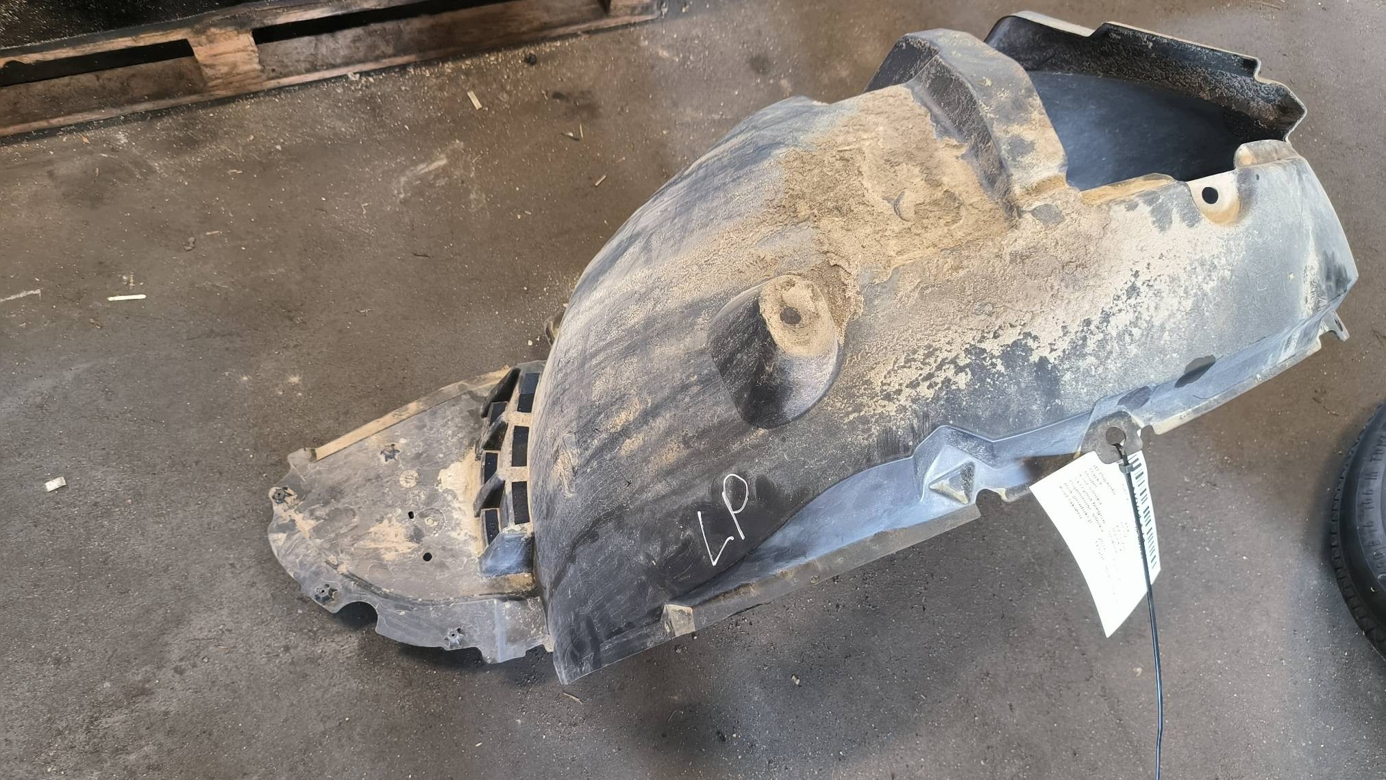 mudguard left front RENAULT KADJAR