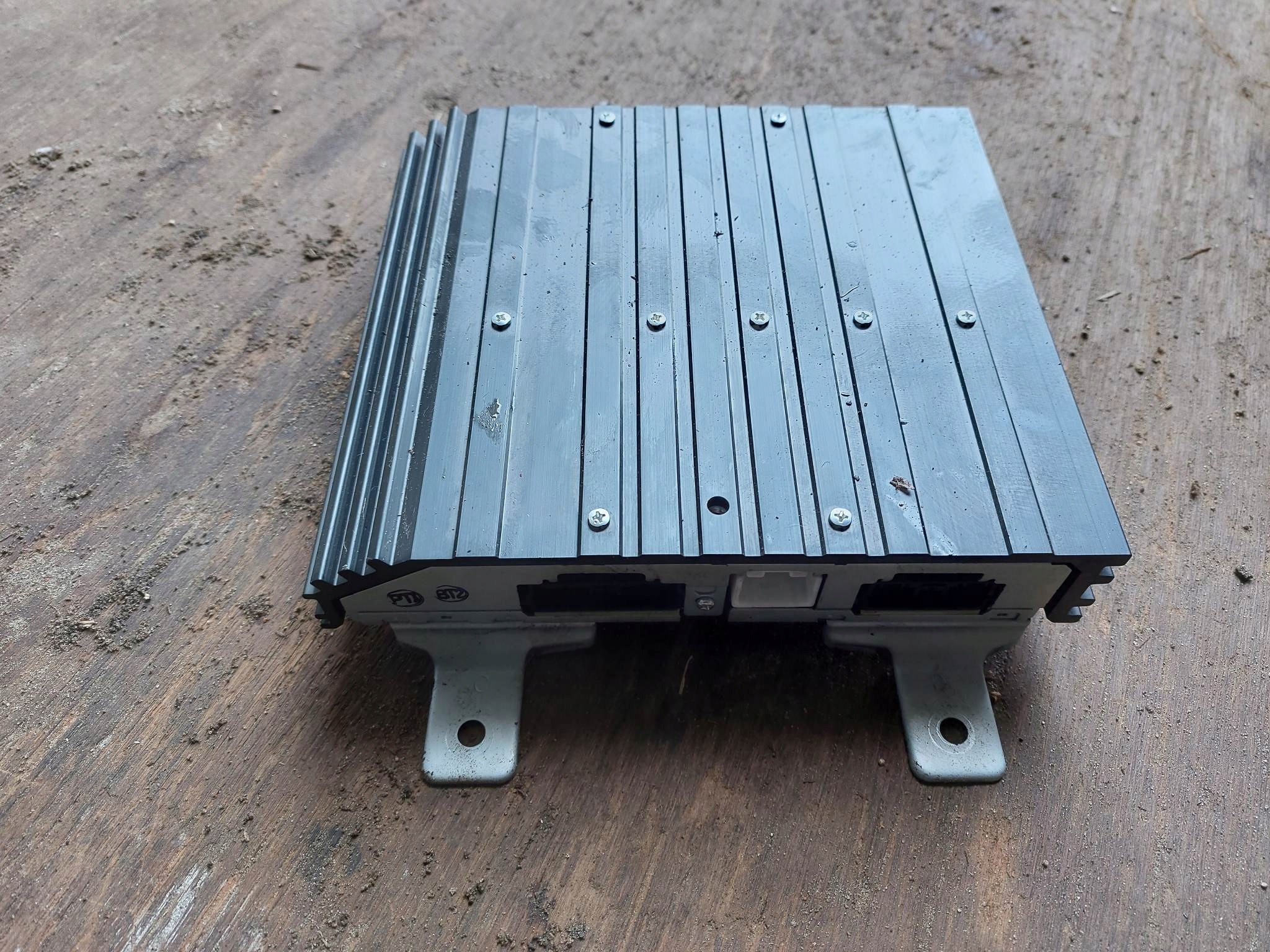 534545-898797 - MITSUBISHI OUTLANDER УСИЛИТЕЛЬ