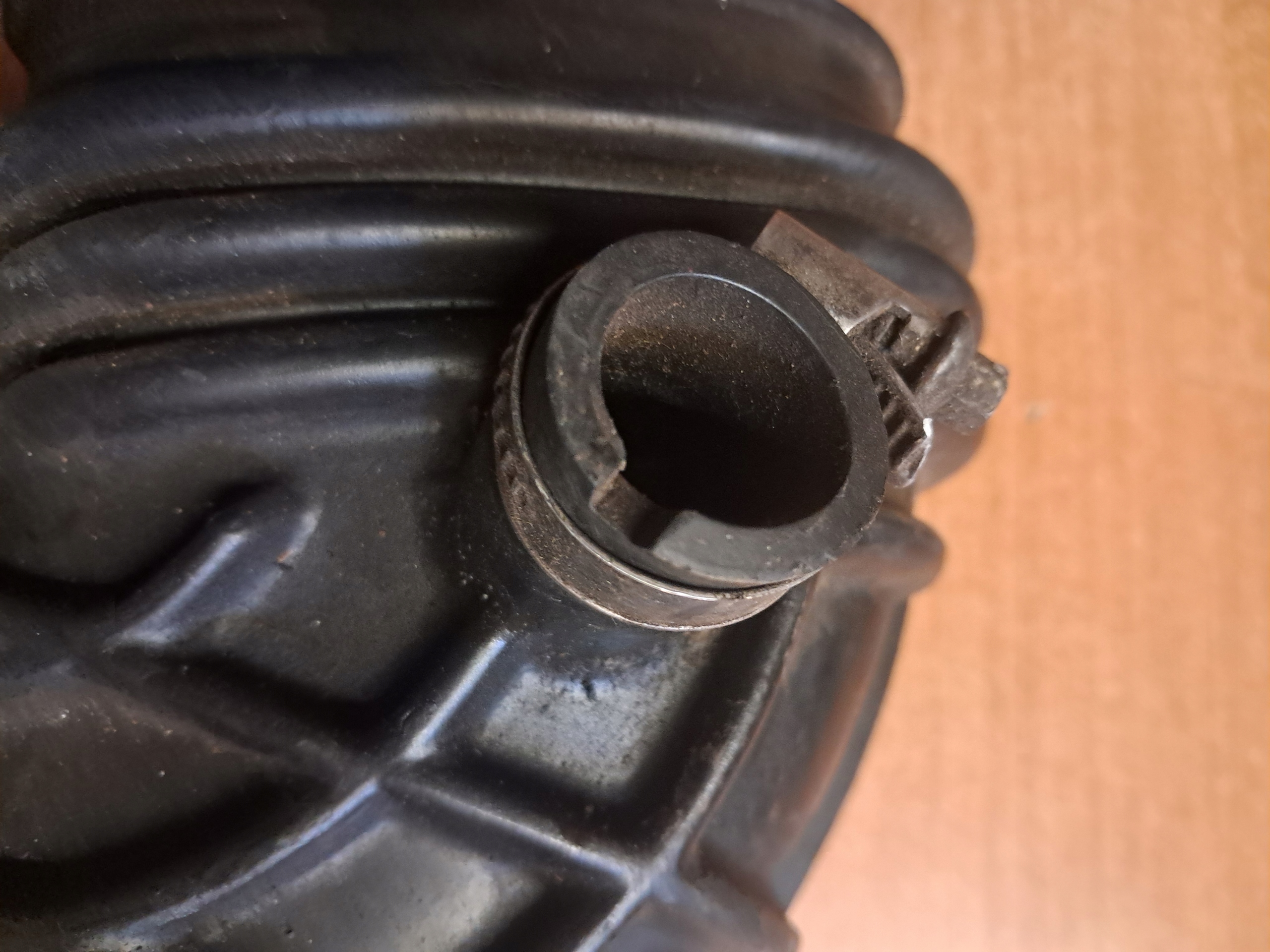 air hose AUDI 80 90 2,3 034133357D