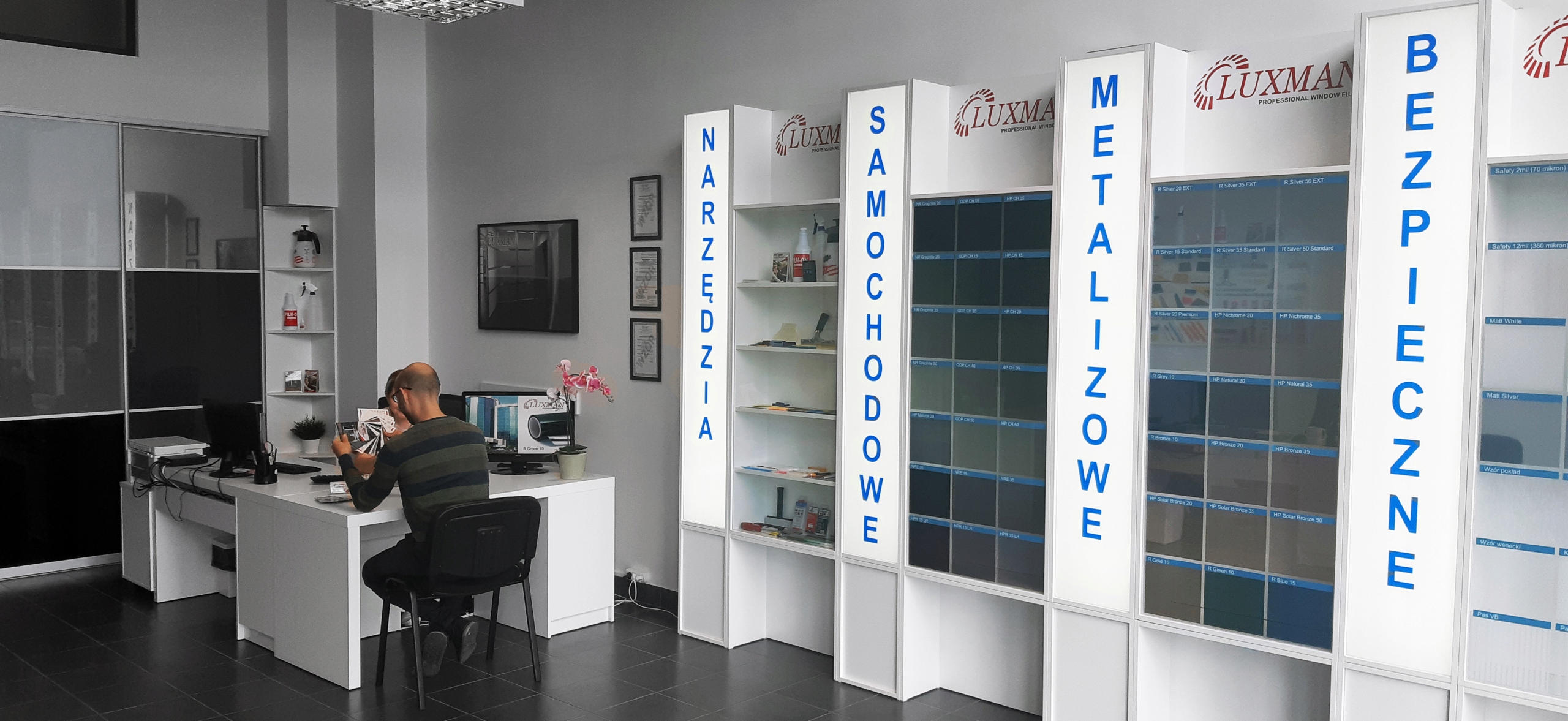 FOLIA ATERMICZNA DO SZYB PRZEDNICH 0 75 m x 3m Producent code 1060