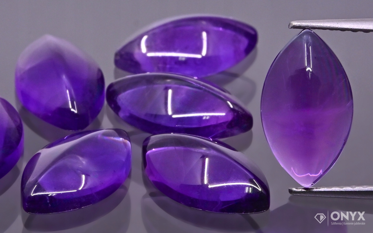 Ametyst A kabošon markýza 14,5x8,5 mm