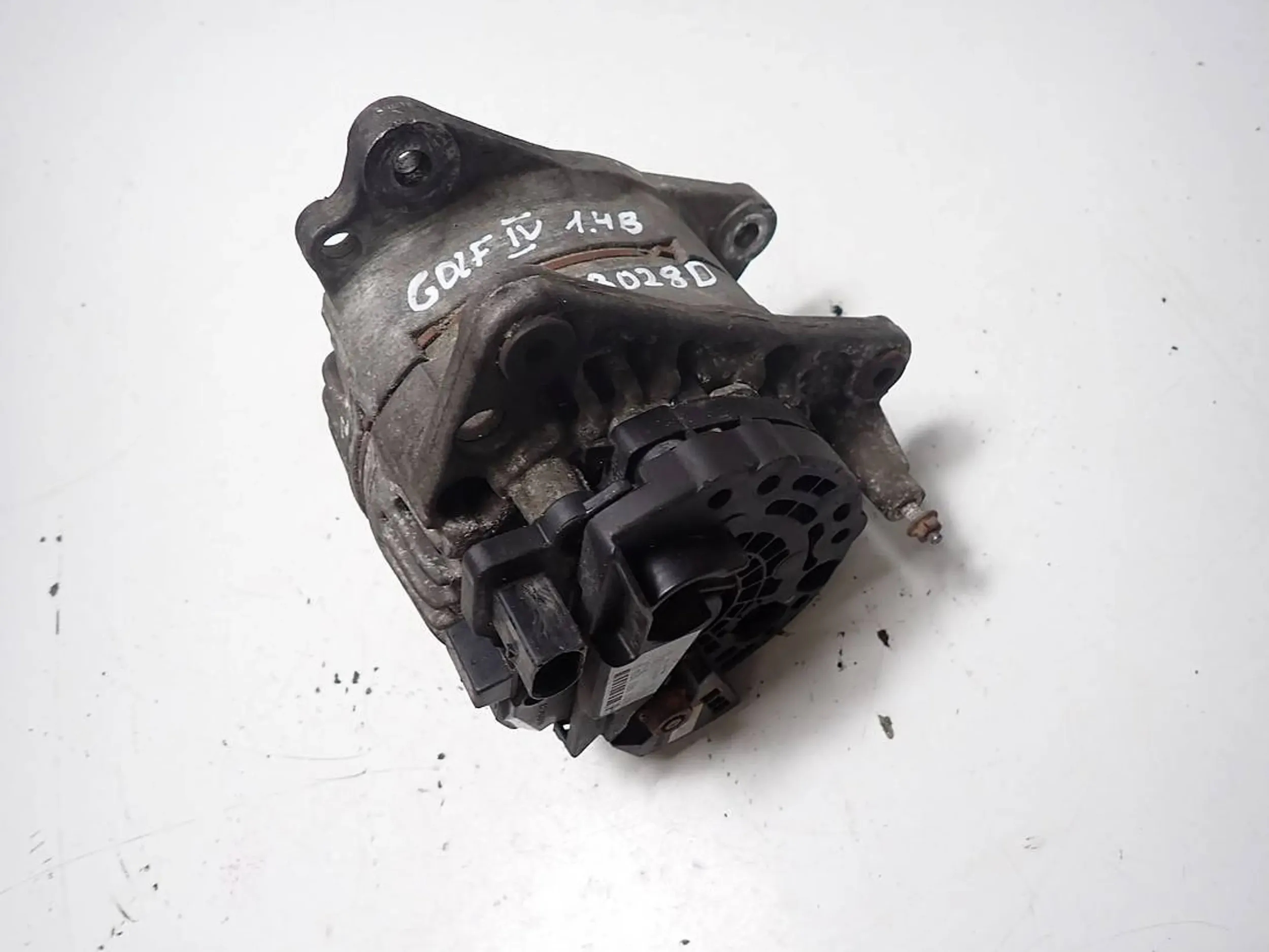 ALTERNATOR VW GOLF IV 1.4 028903028D Numer katalogowy części 028903028D
