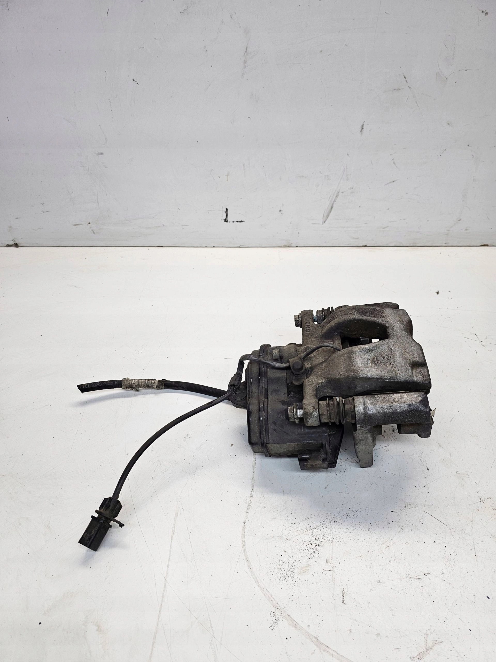 caliper brake right rear part AUDI A4 B9 A5 8W0406BL