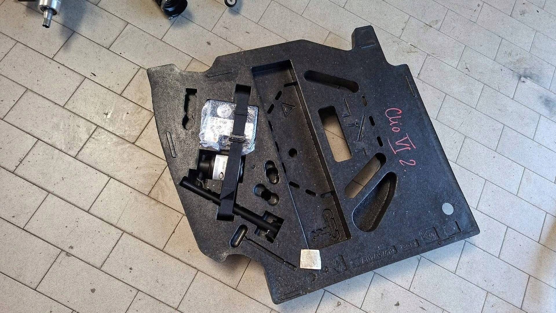 insert roues de la roue de secours Komplet Renault Clio VI 849751741R