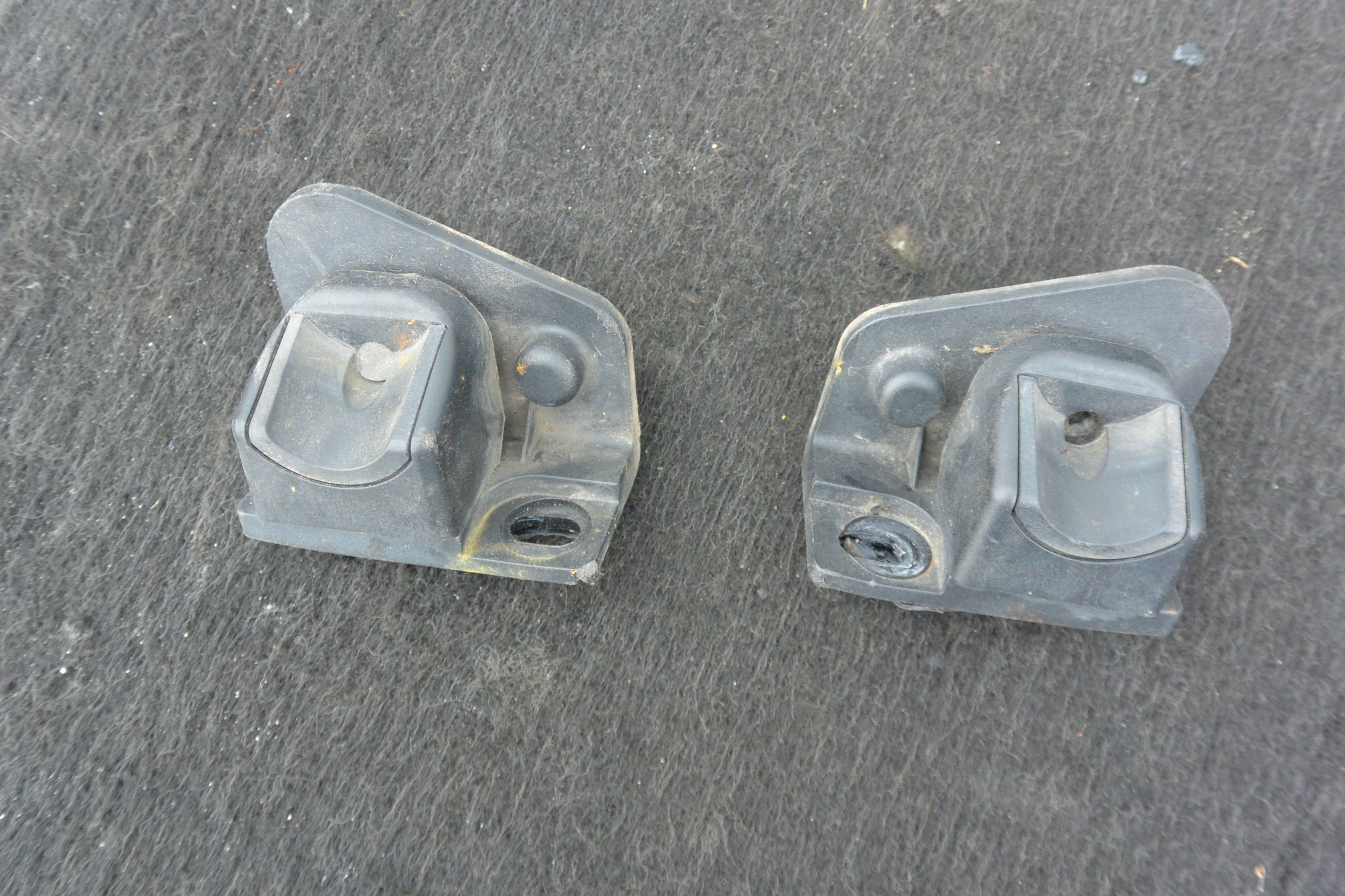 PODBOJ bonnet limiter right left BMW X5 E70 KOMPLET