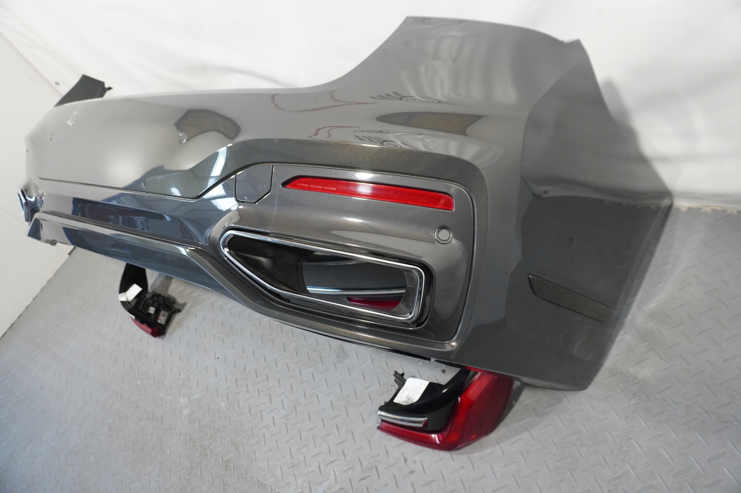 KLAPA ZDERZAK LAMPY BMW G11 G12 LCI EUROPA Producent części BMW OE