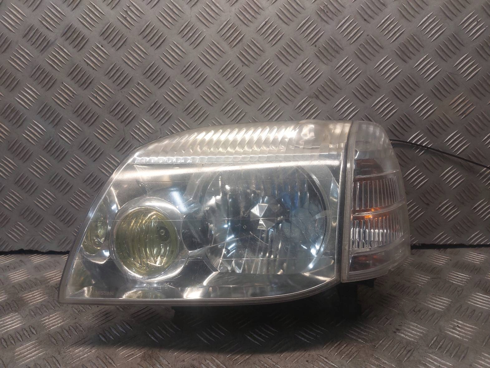 light left front NISSAN X-TRAIL and