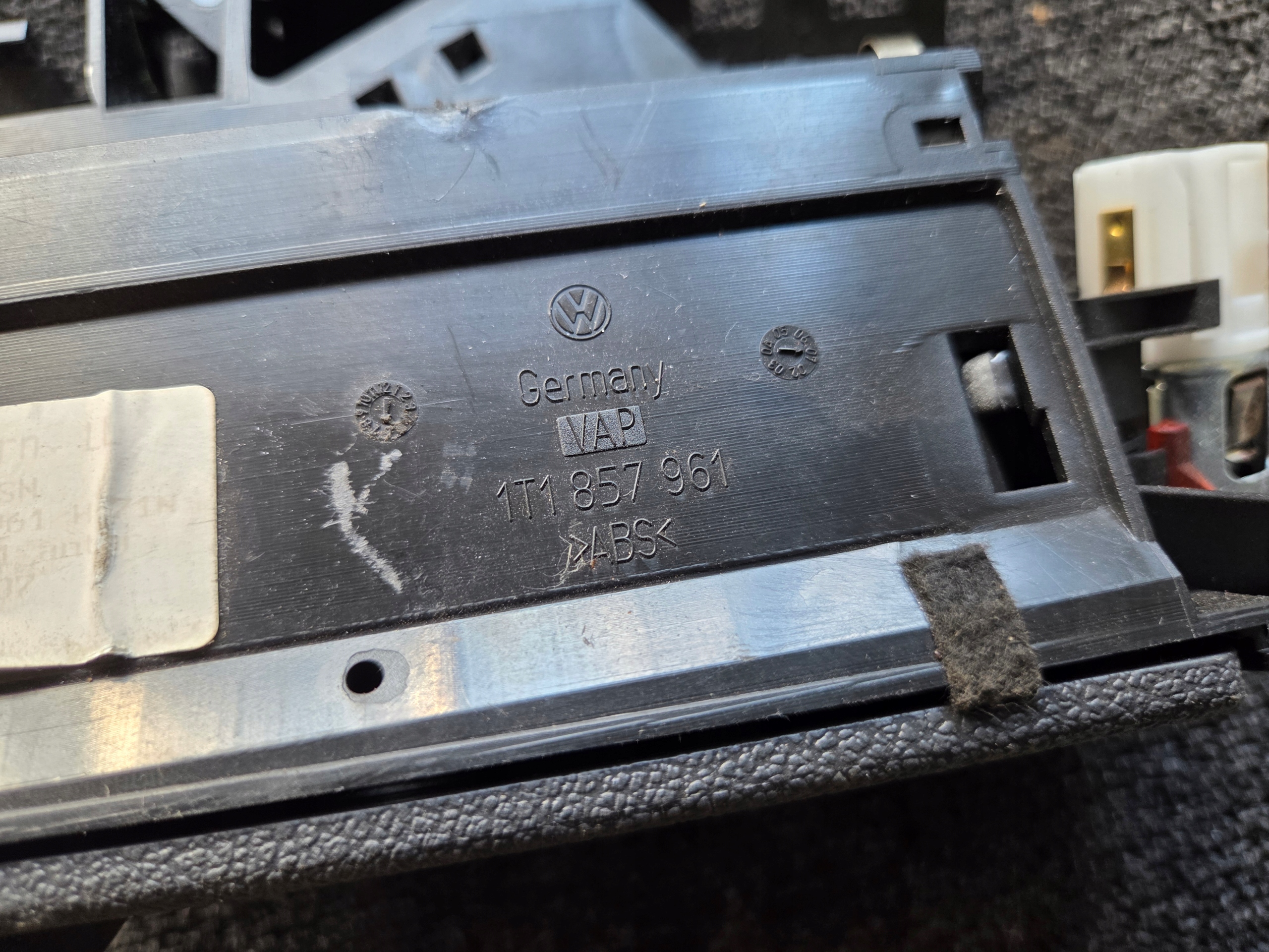 passenger compartment ashtray VW TOURAN 03-06 1T1857961
