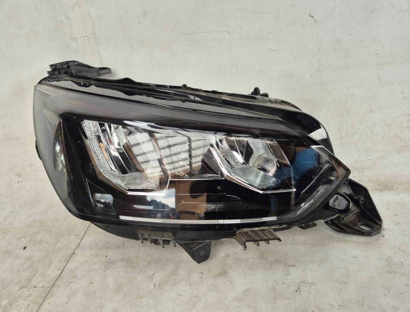 PEUGEOT 208 II 19- light right front front FULL LED 9823193880