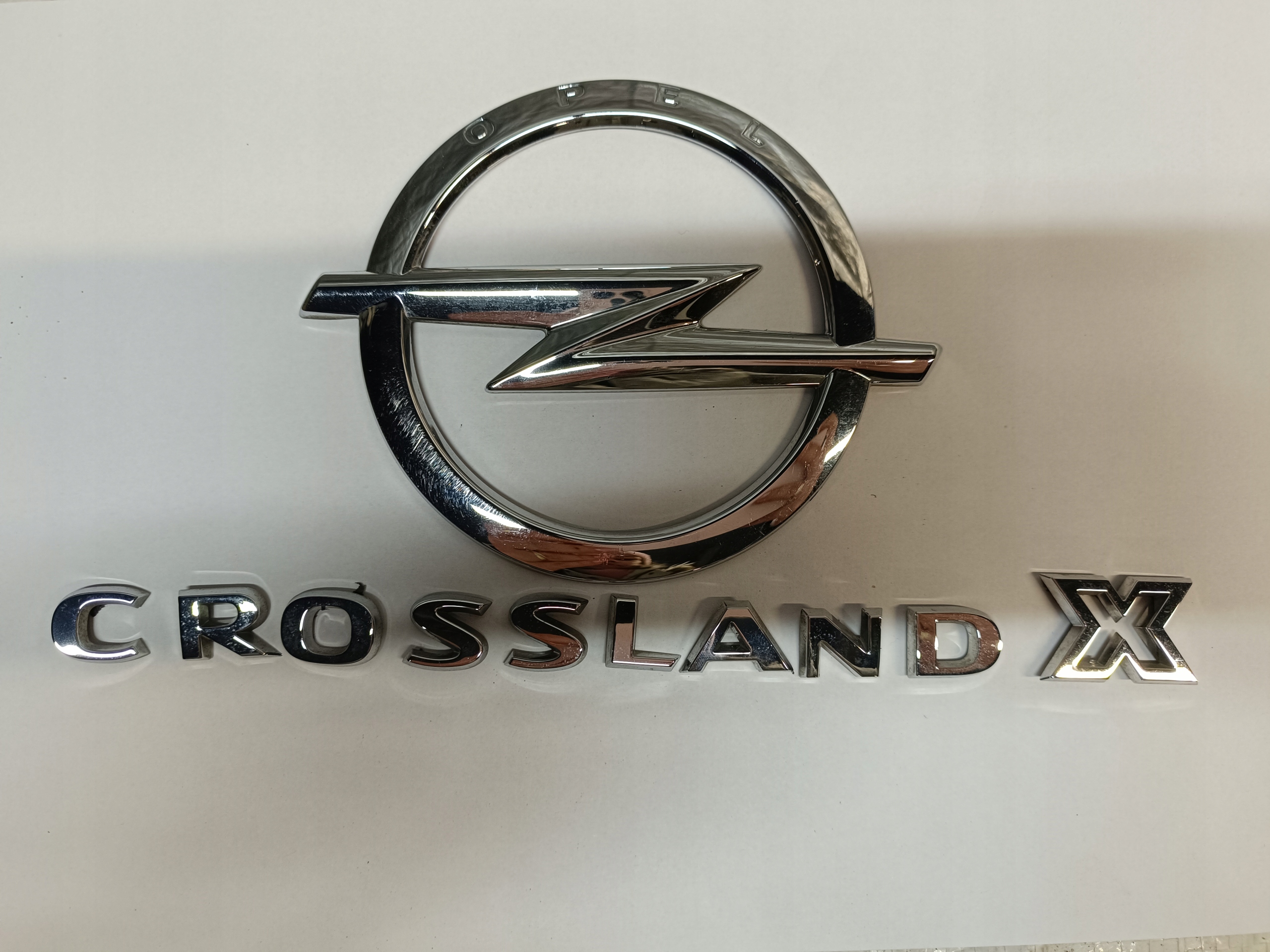 logo znaczek emblemat CROSSLAND X napis