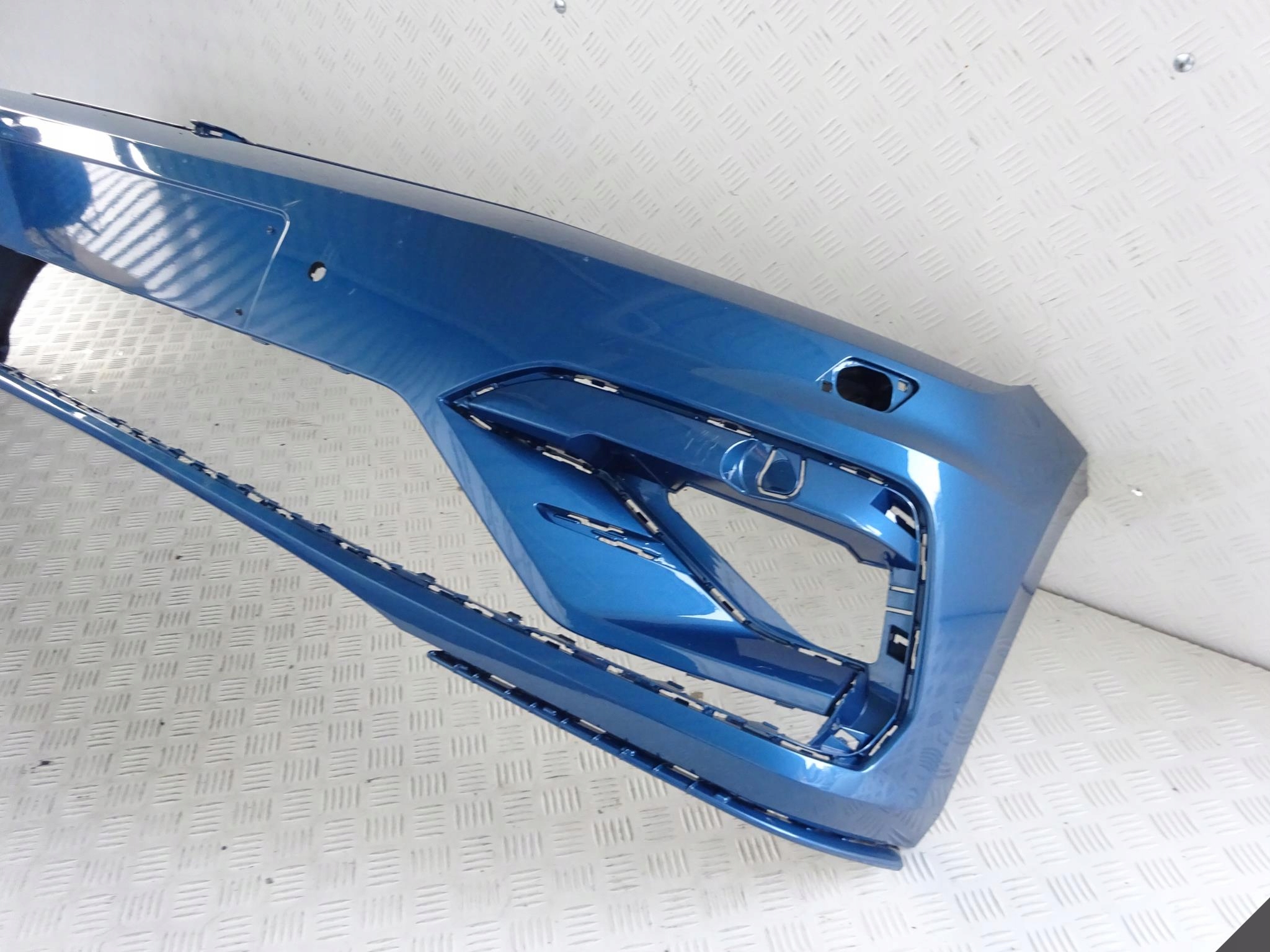 VW TOURAN 5TA 15- R-LINE ZDERZAK PRZÓD *PDC/SPRYSK Typ samochodu Samochody osobowe