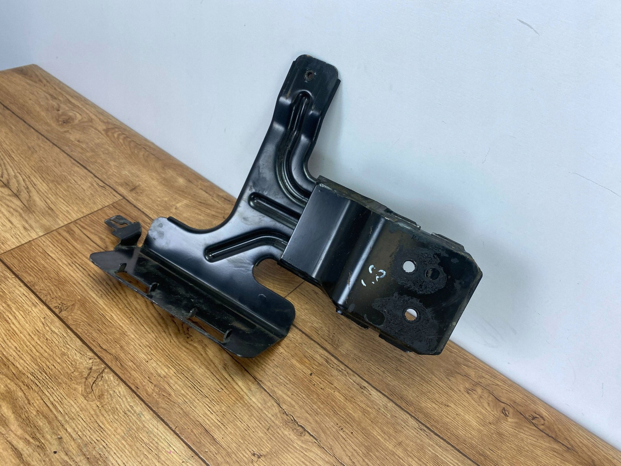 bracket holder komputera Cadillac Escalade IV 2015+