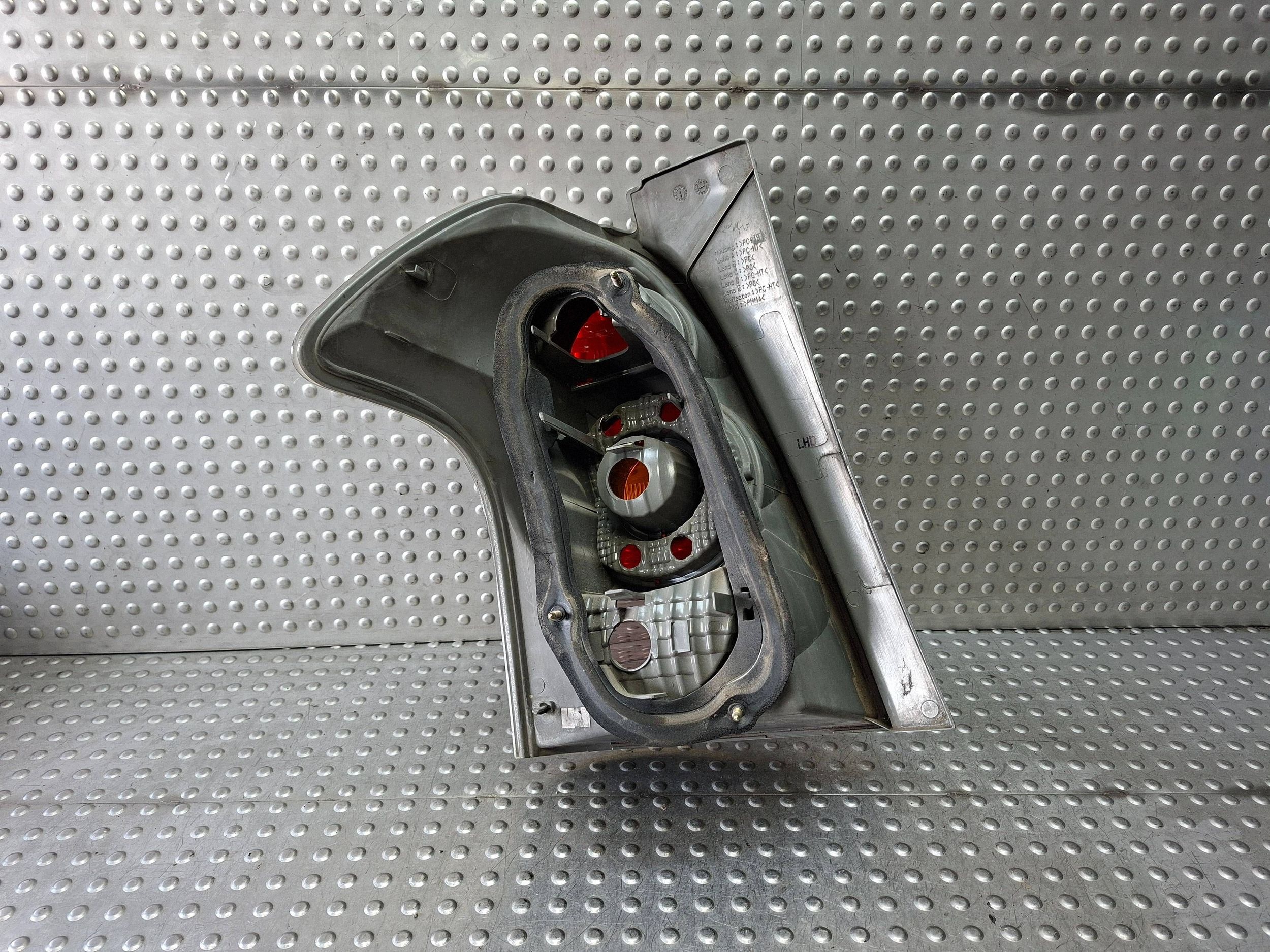 light rear part right TOYOTA COROLLA VERSO 04-08 EU