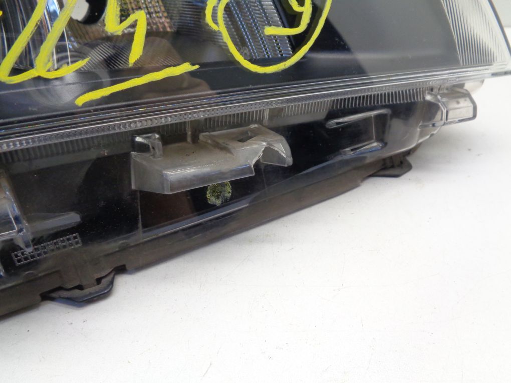 TOYOTA YARIS III LIFT 13- light front right
