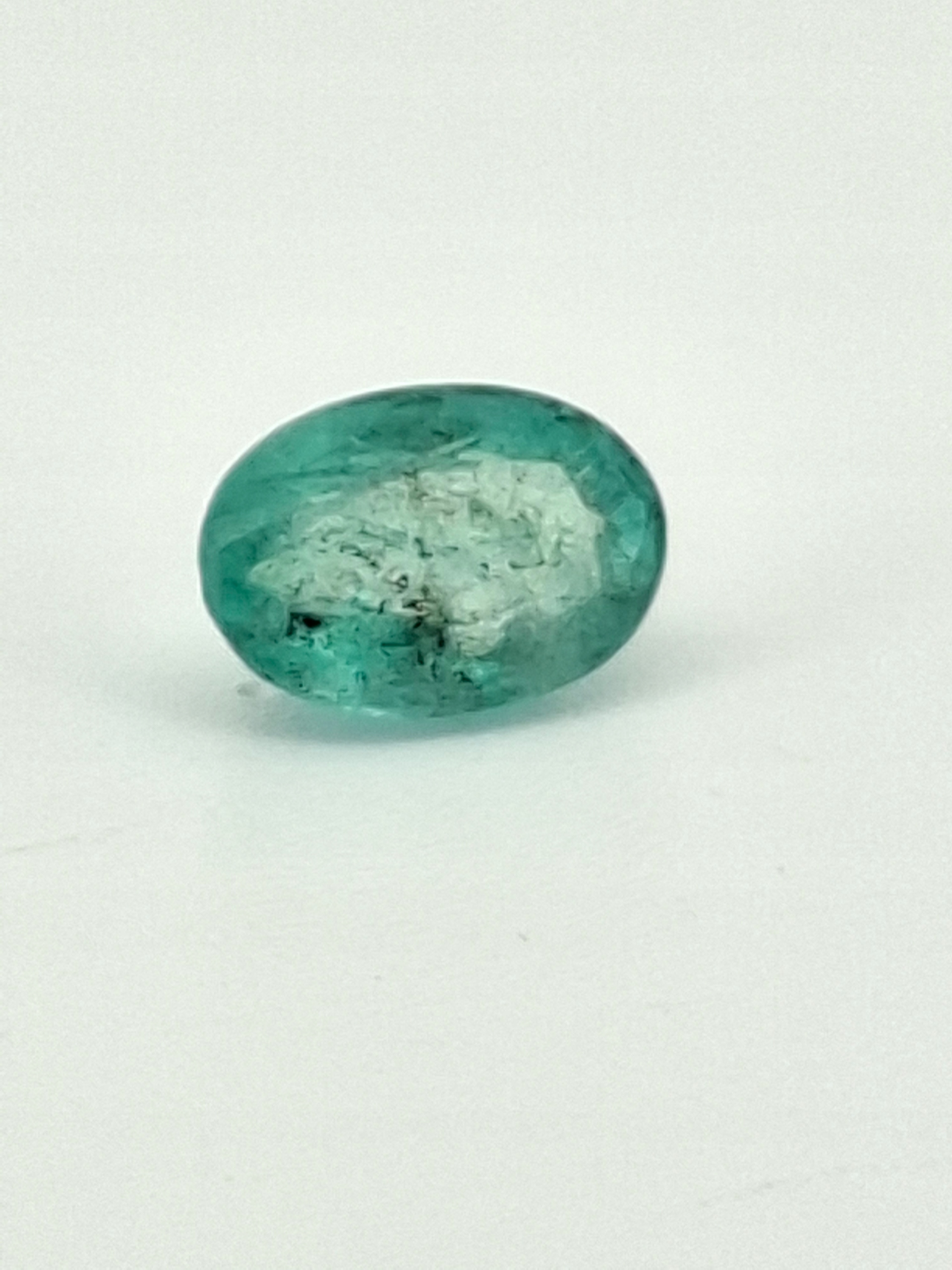 Smaragd Ovál 8,5 x 6 mm.