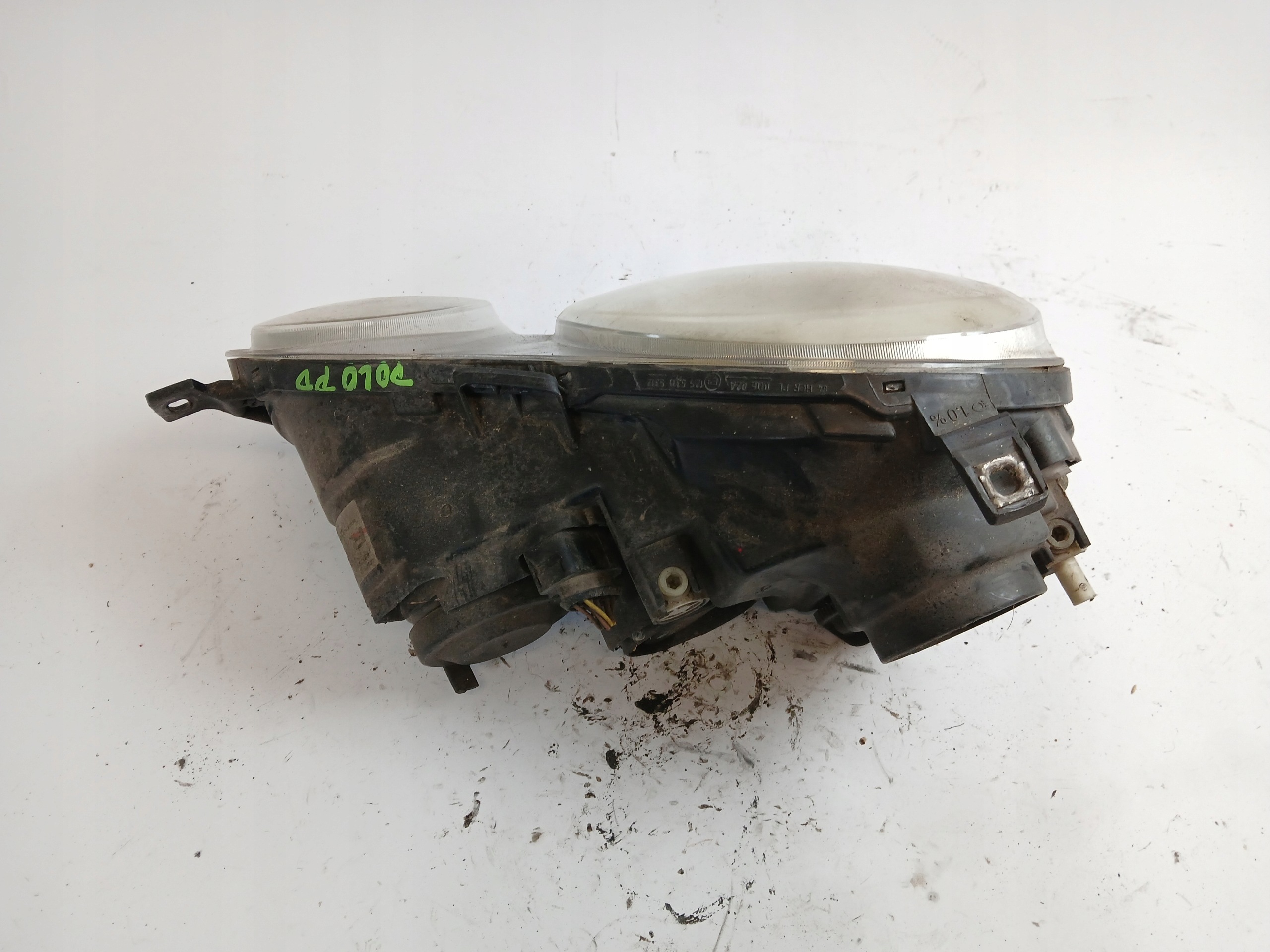 VW POLO 9N feu droit avant