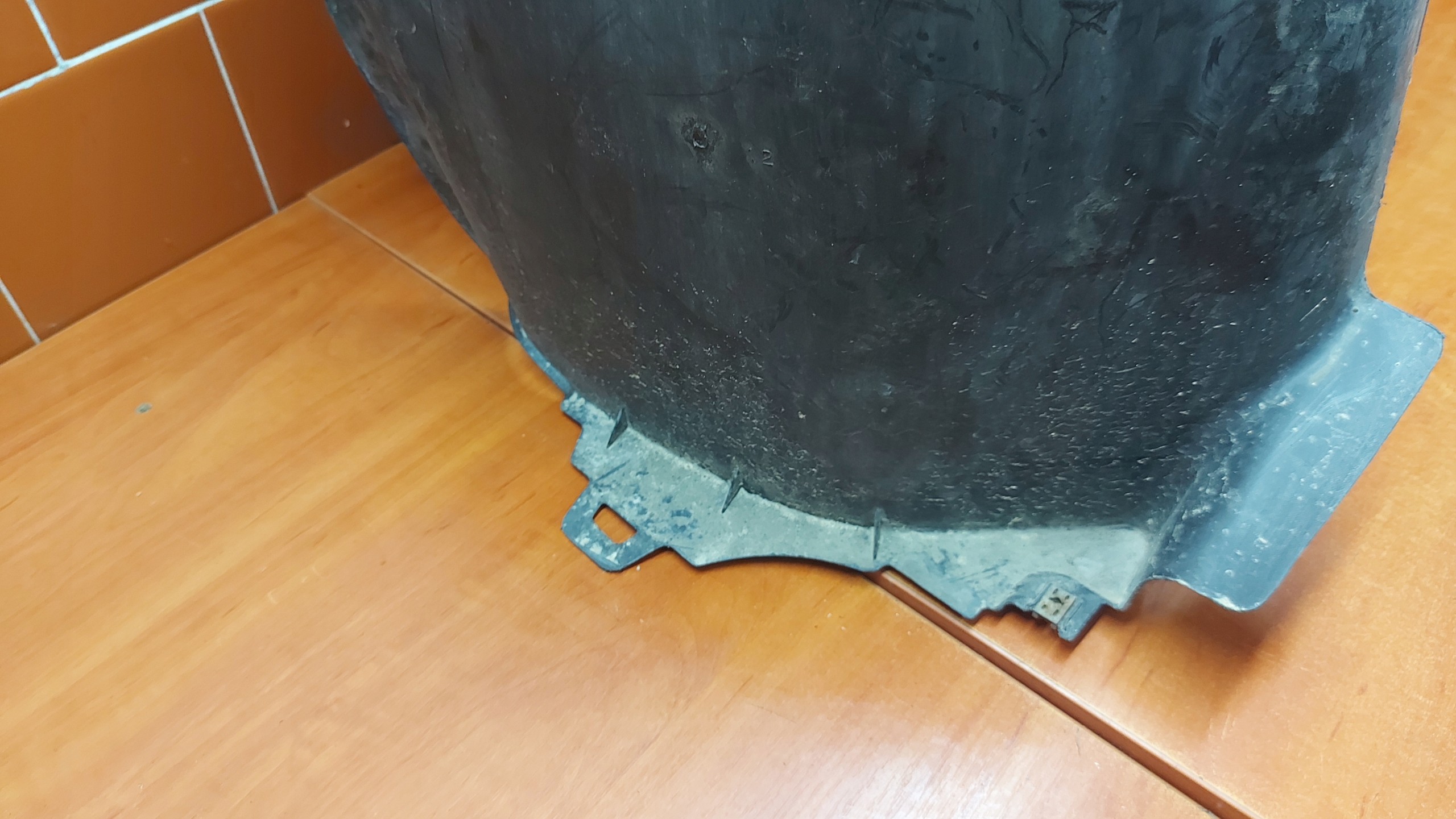 mudguard left left front front SKODA OCTAVIA III