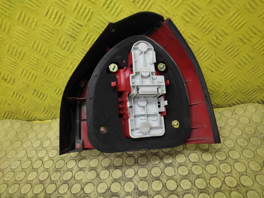AUDI A3 8L light left rear part 8L0945095