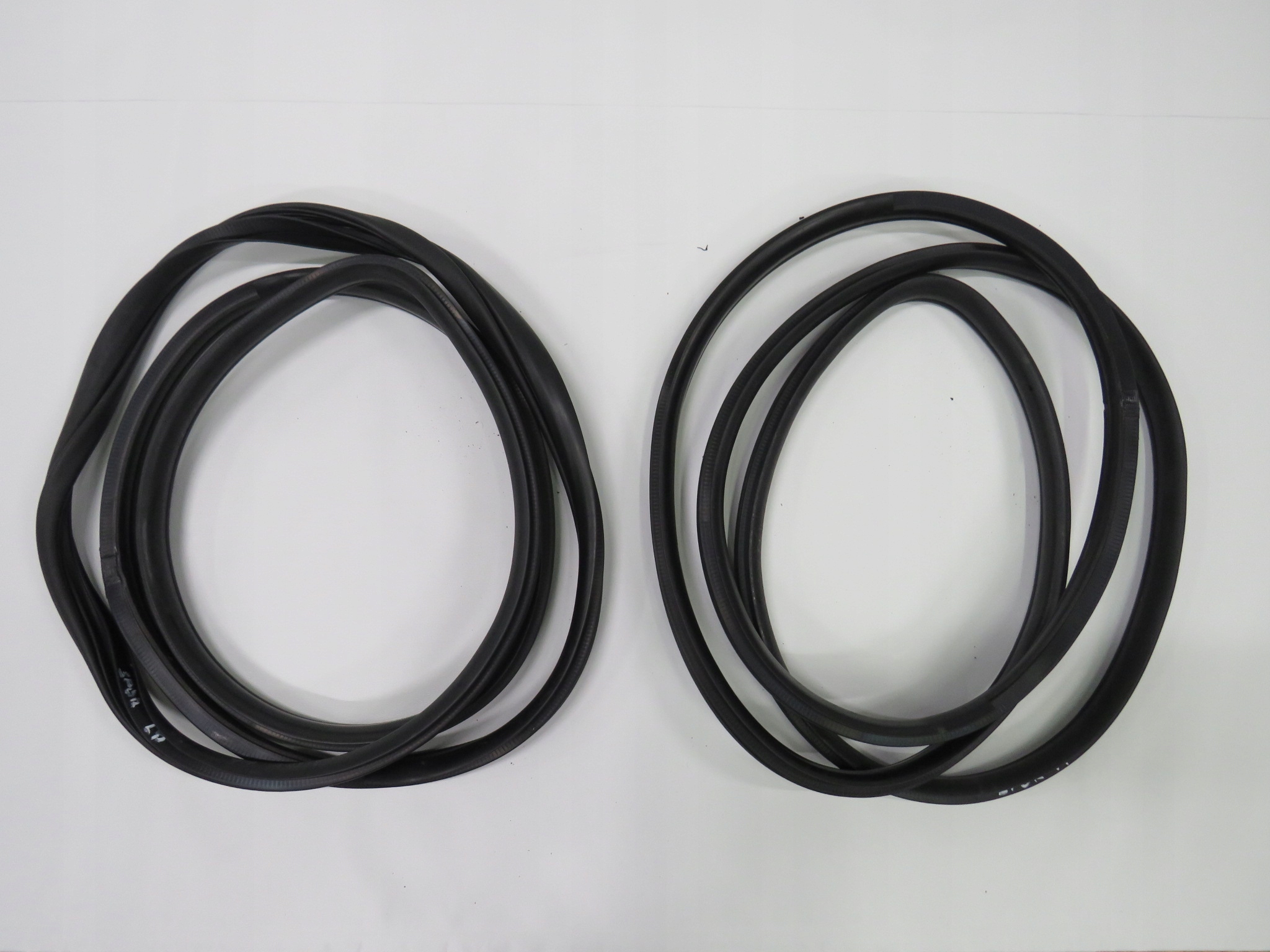 KIA SPORTAGE III ПРОКЛАДКА ДВЕРИ ПЕРЕДНЯЯ ЛЕВАЯ