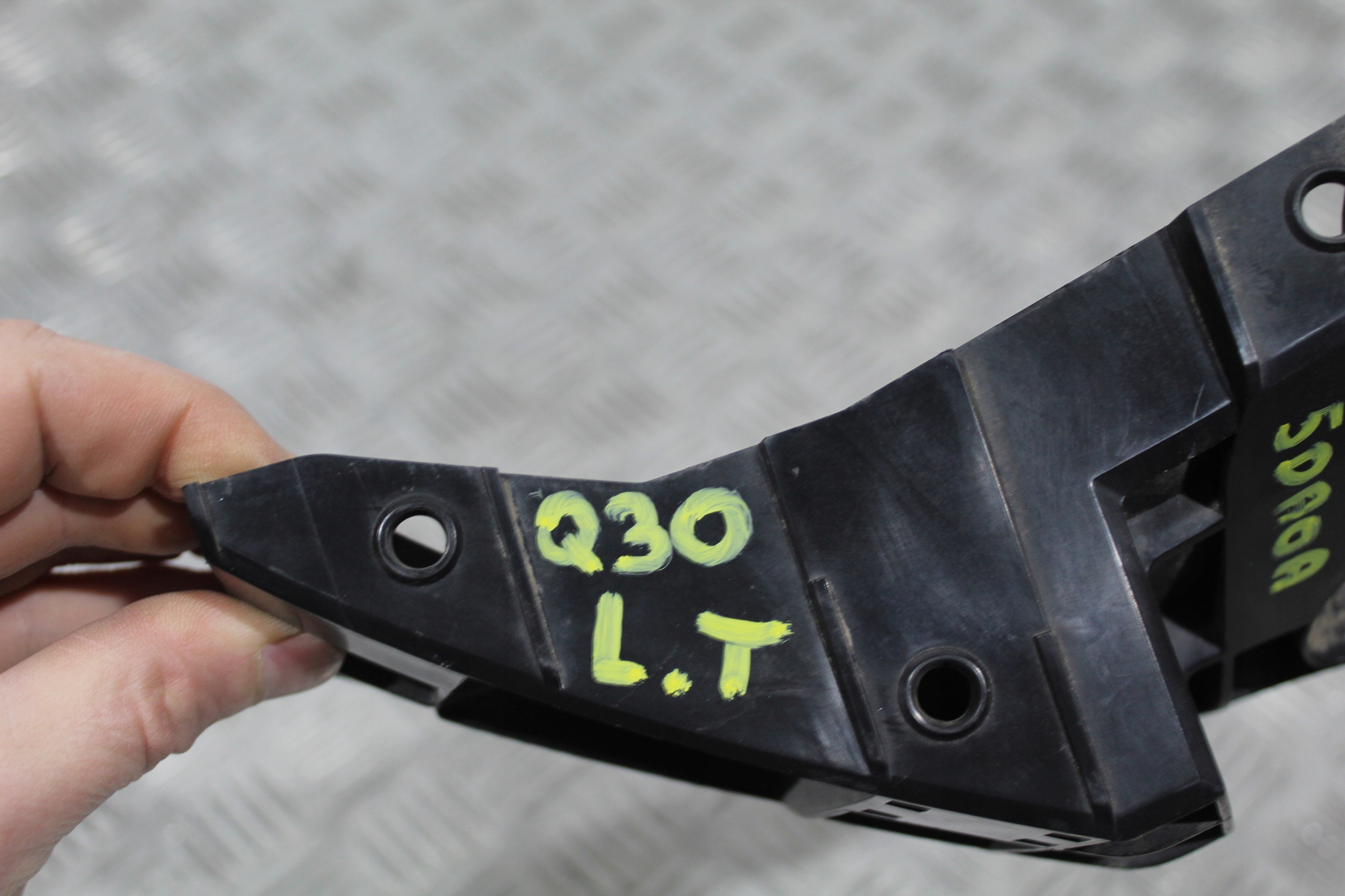 support left rear part INFINITI Q30 85245-5DA0A