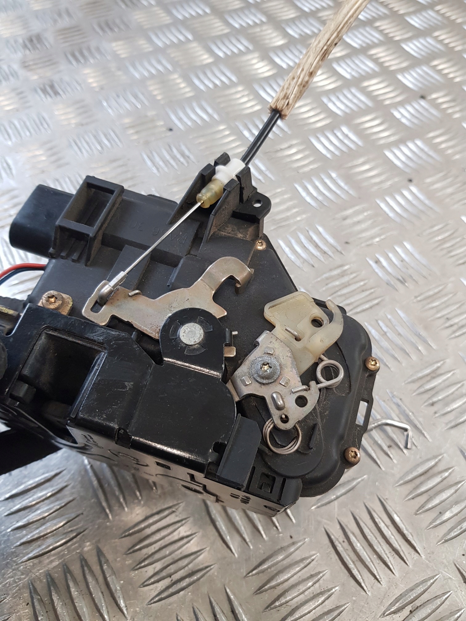 lock door right front AUDI A6 C5 sedan 9PIN 02R