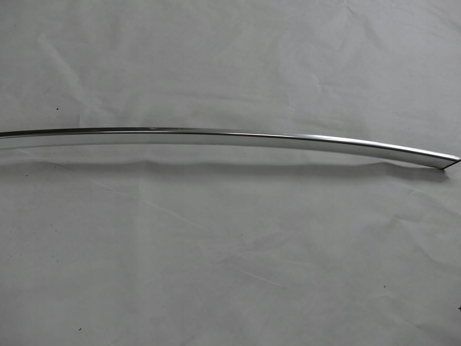 MERCEDES W204 LISTWA DACHOWA PRAWA CHROM Part number A2046900880