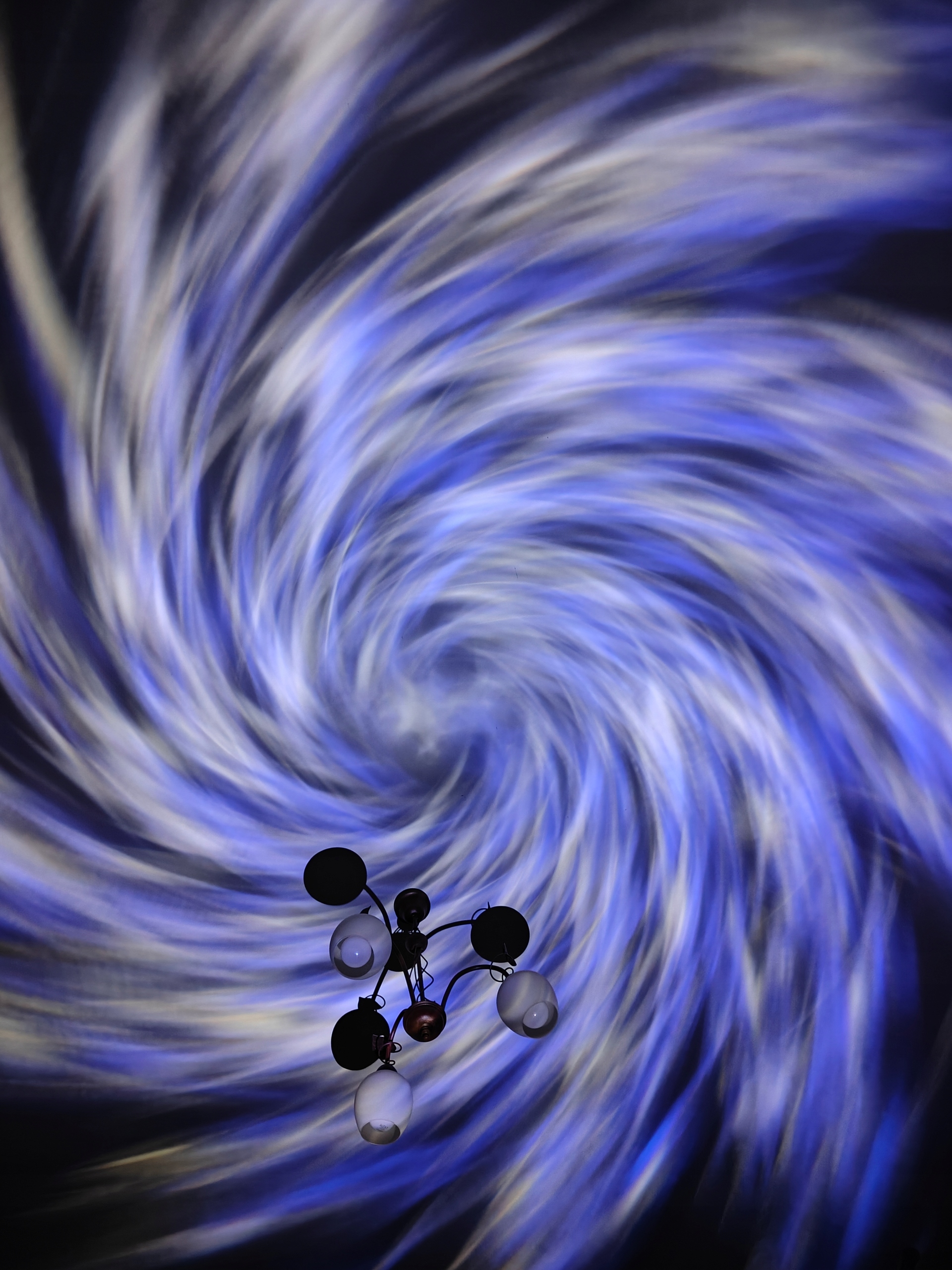 PROJEKTOR GWIAZD LAMPKA NOCNA RZUTNIK LED DO SYPIALNI DLA DZIECI NA PREZENT Średnica/szerokość podstawy 14 cm