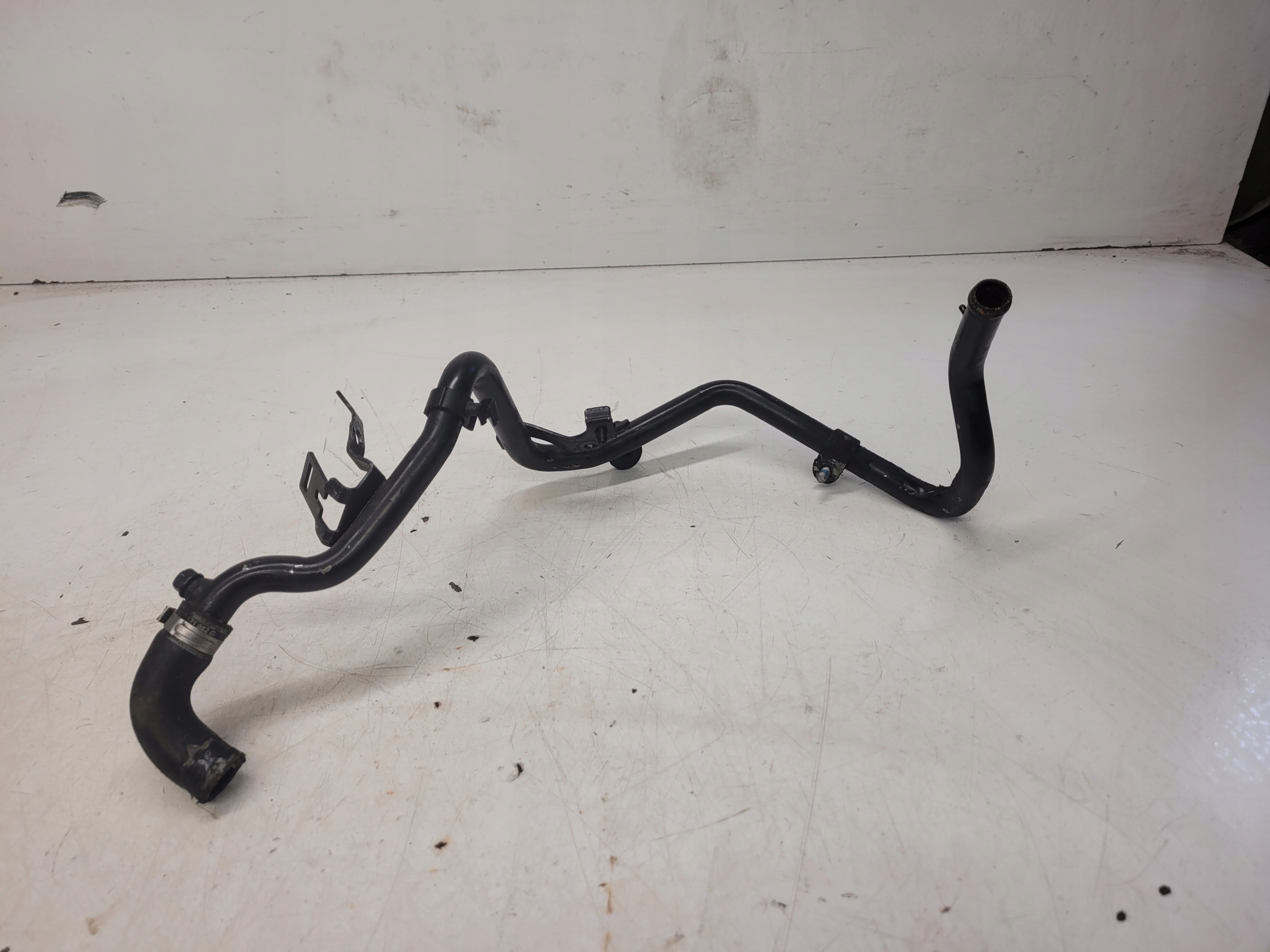 vedení hadice vody AUDI A6 C6 2.7 30 TDI 059121507AC