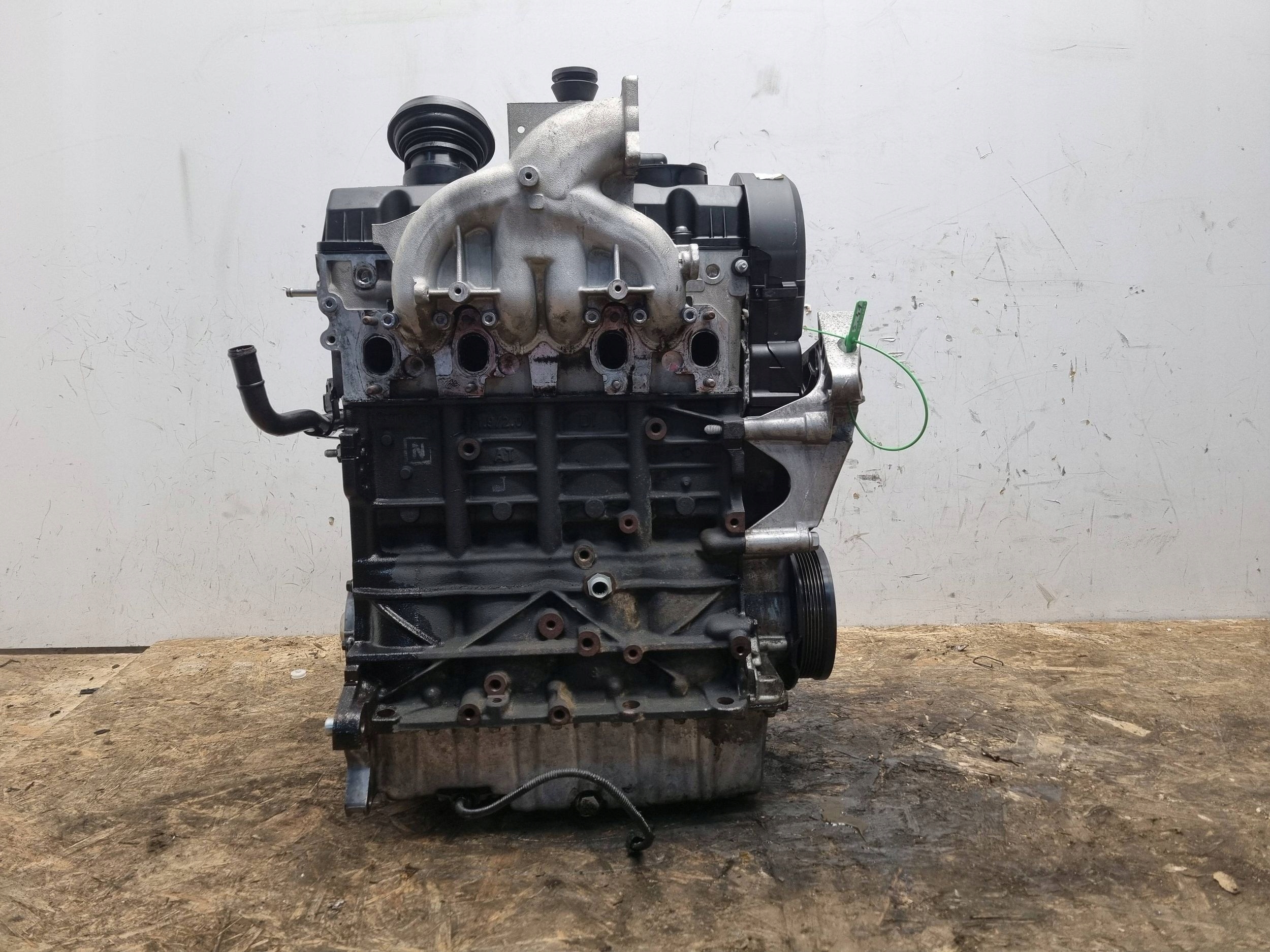 engine BXE SEAT LEON II GOLF V OCTAVIA II TOURAN and A3 8P 1.9TDI unprotected pillar