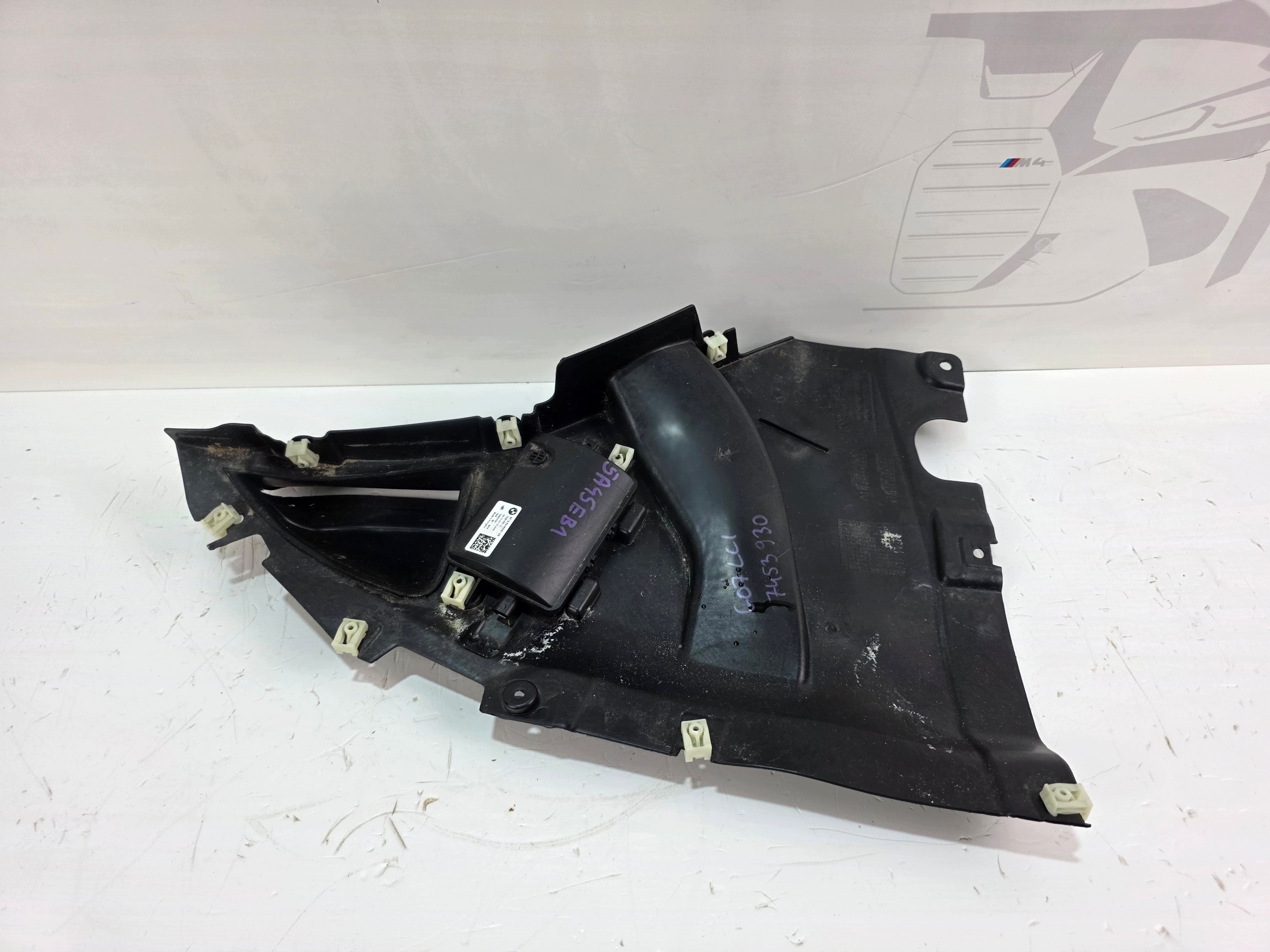 TROJKAT NADKOLA right front BMW XM G09 9451716
