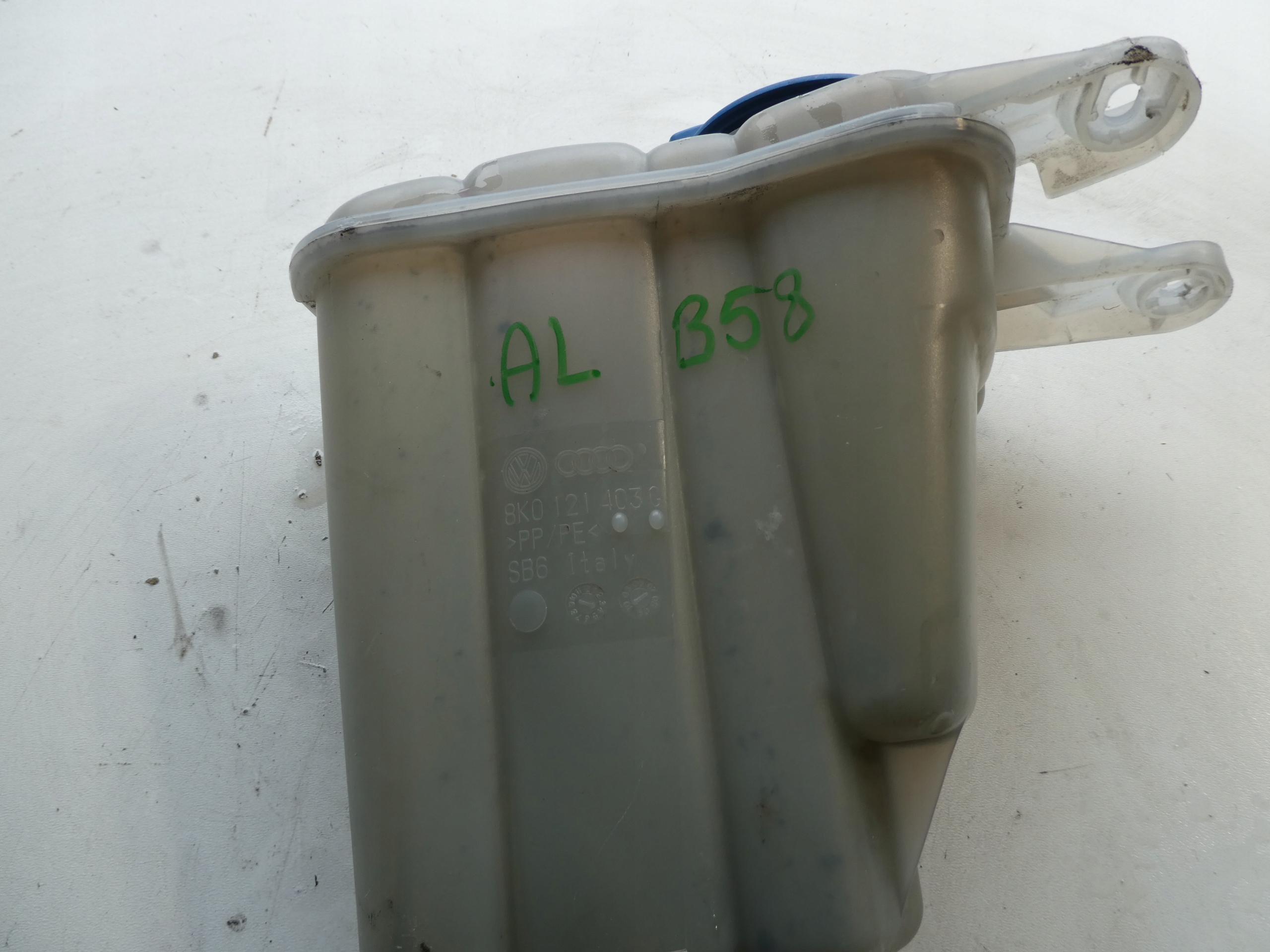Réservoir eau 8K0121403C AUDI A4 B8