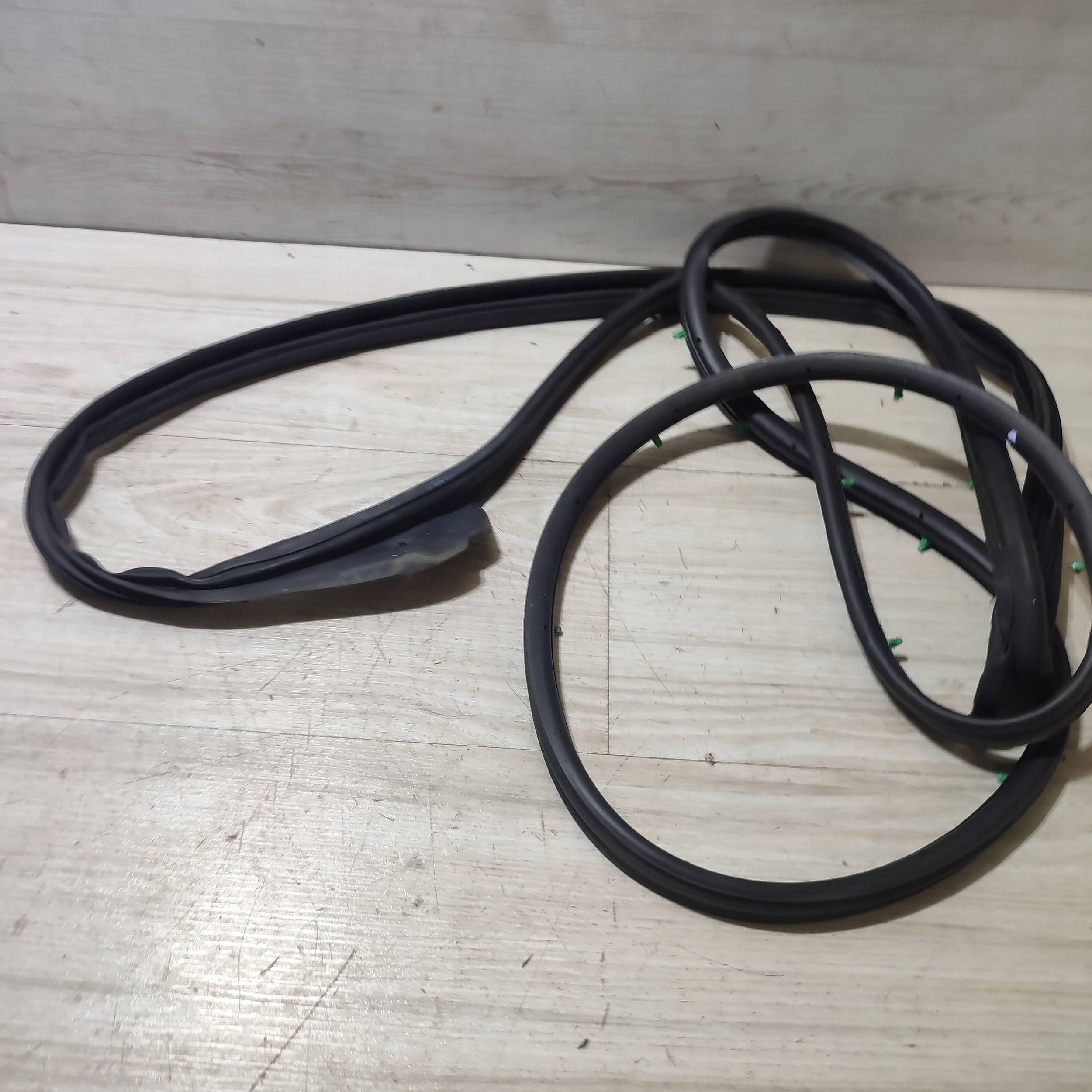 gasket door przednich front right Suzuki Vitara (LY)